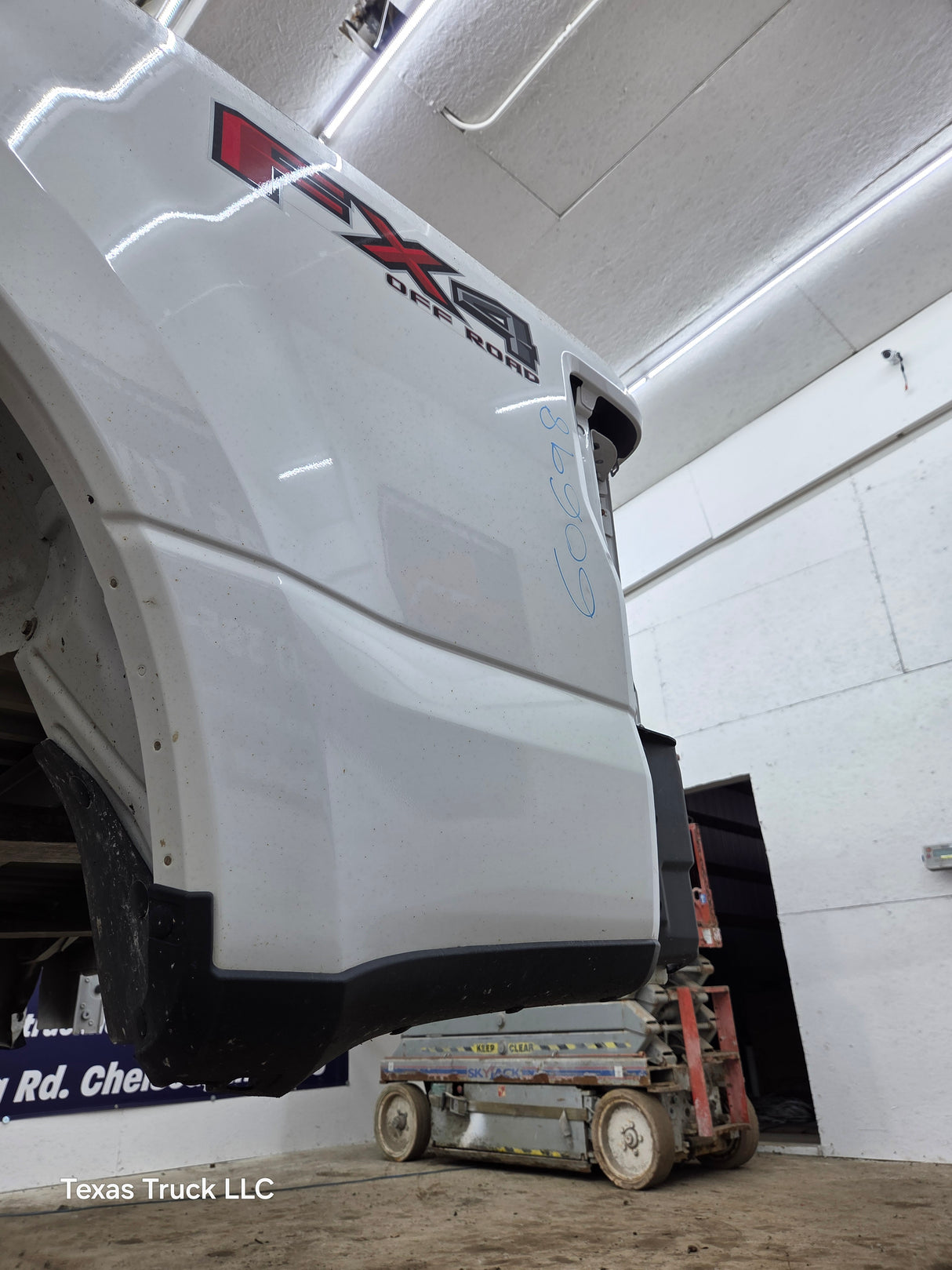 2017-2022 Ford F250 F350 Super Duty 6' 9" Short Truck Bed