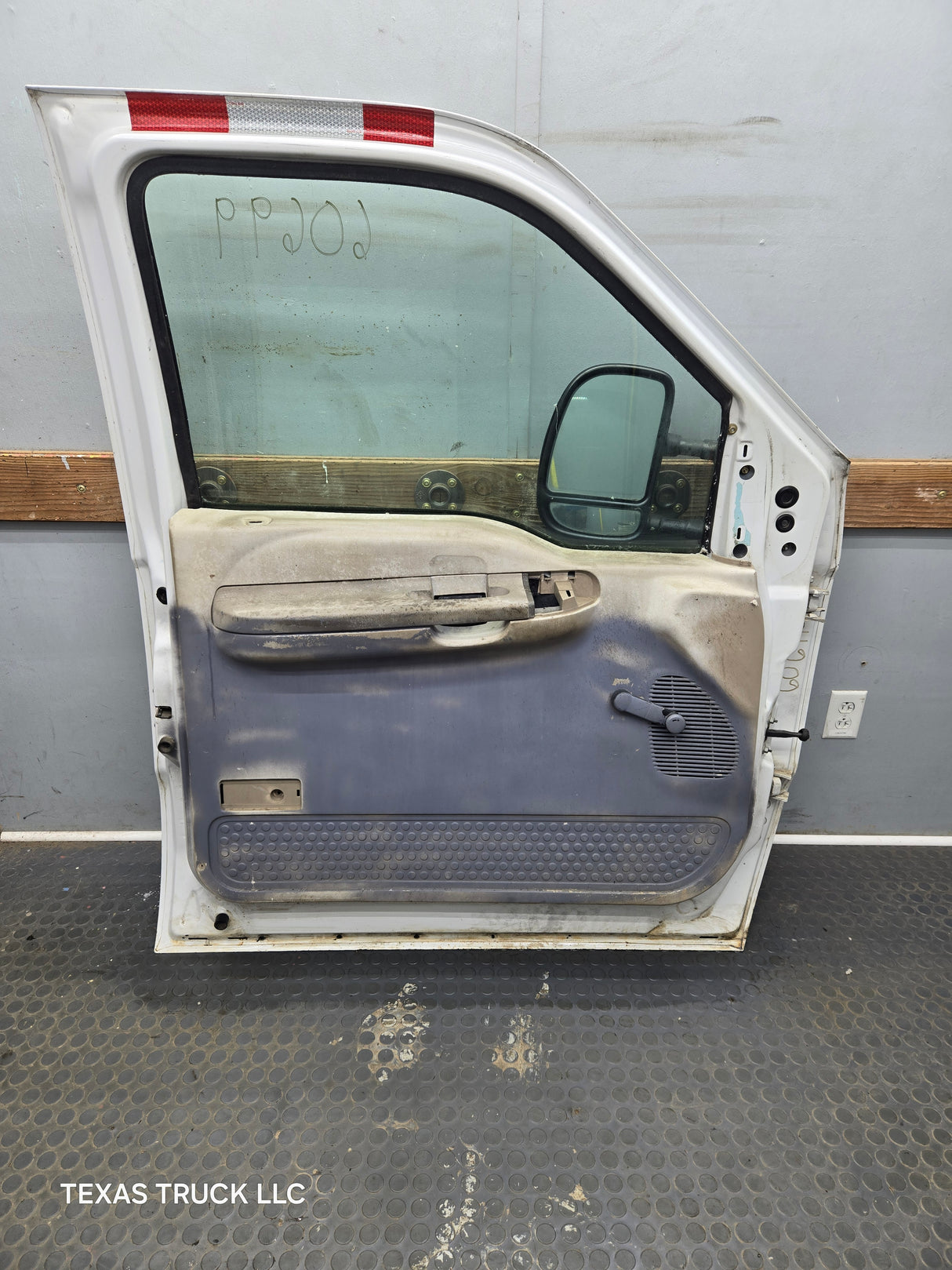 1999-2011 Ford Super Duty LH Driver Side Front Door F250 F350 F450 F550