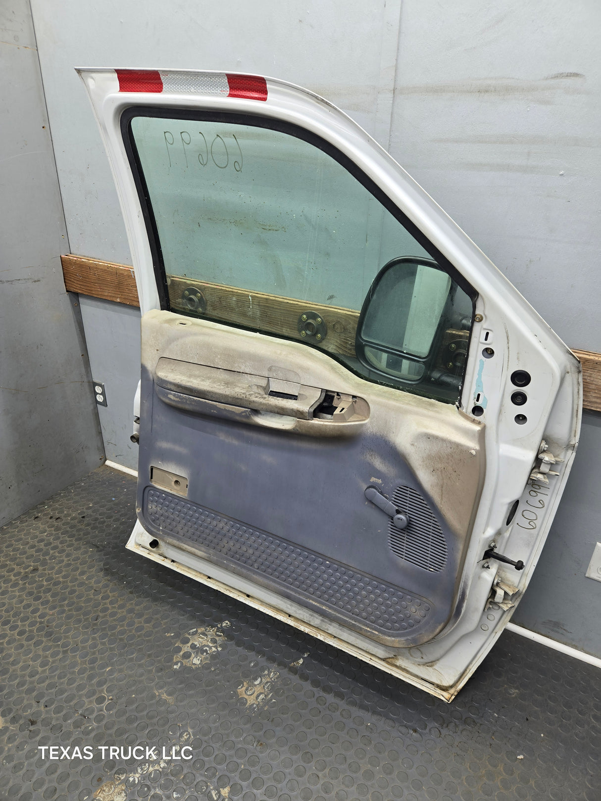1999-2011 Ford Super Duty LH Driver Side Front Door F250 F350 F450 F550