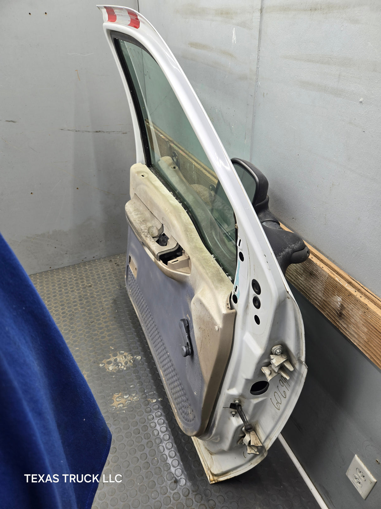 1999-2011 Ford Super Duty LH Driver Side Front Door F250 F350 F450 F550