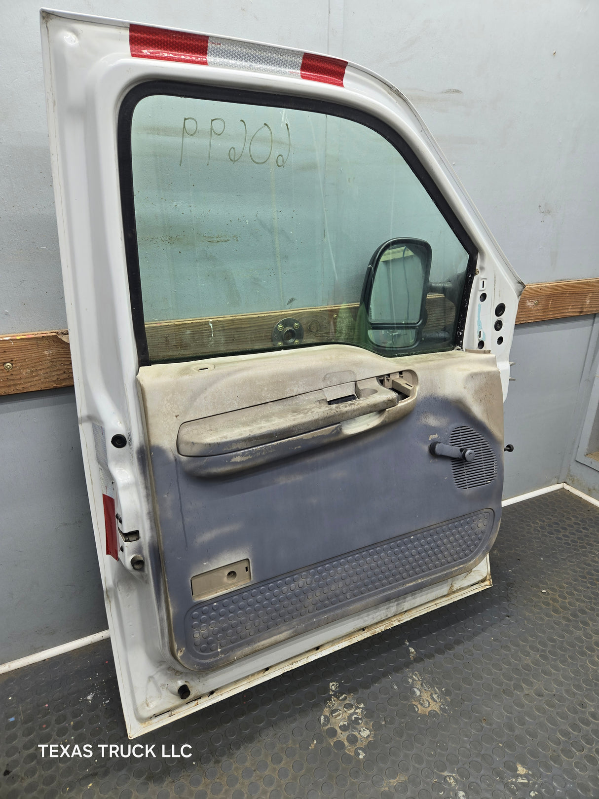 1999-2011 Ford Super Duty LH Driver Side Front Door F250 F350 F450 F550