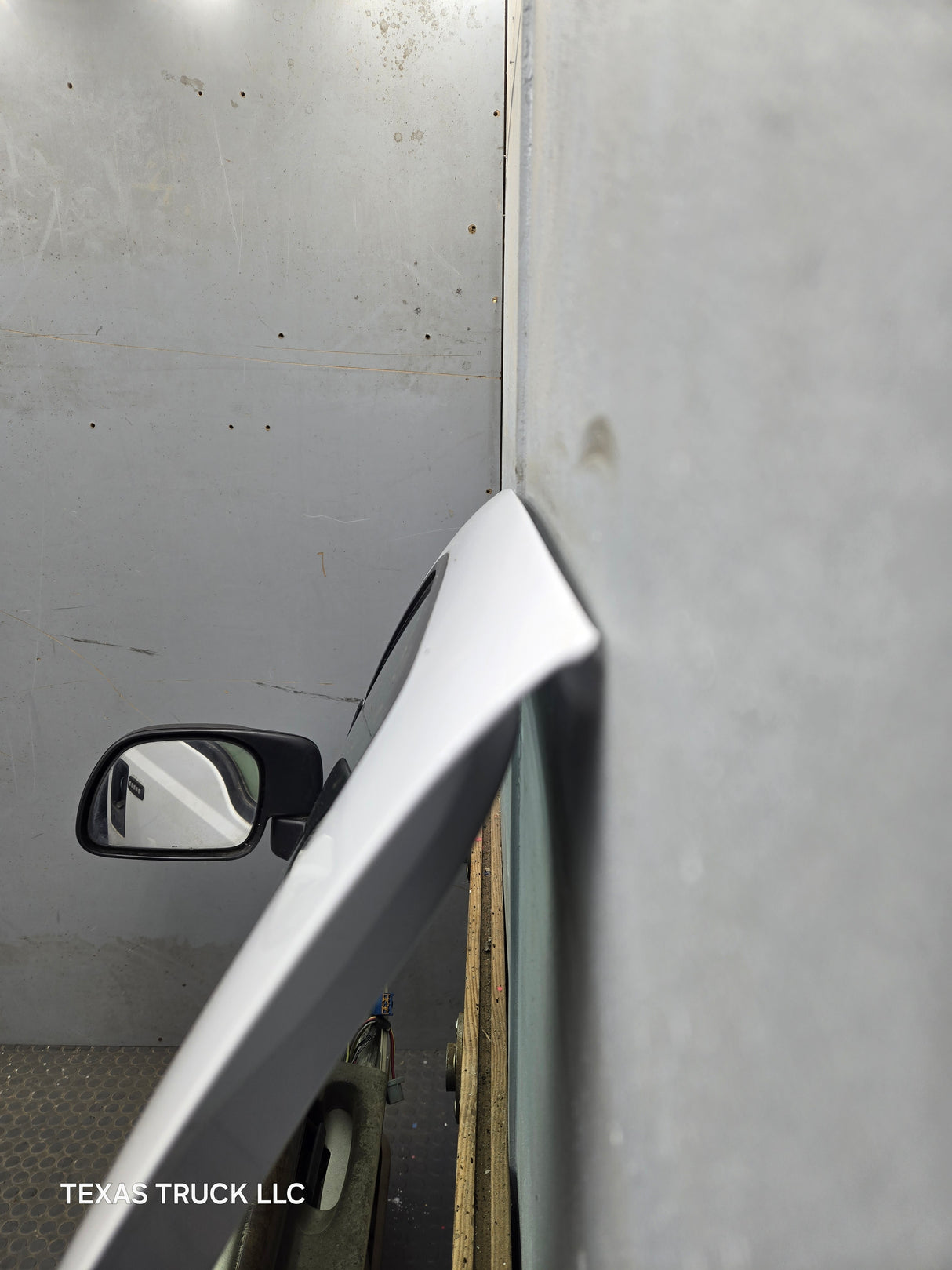 1999-2011 Ford Super Duty LH Driver Side Front Door F250 F350 F450 F550