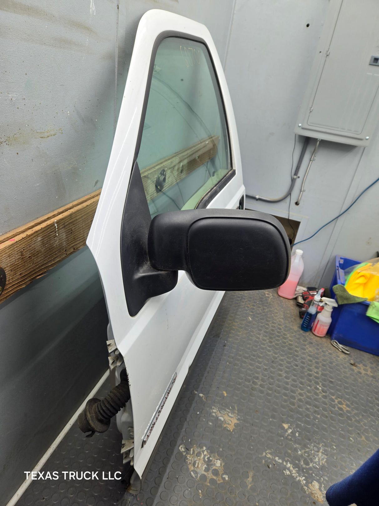 1999-2011 Ford Super Duty LH Driver Side Front Door F250 F350 F450 F550