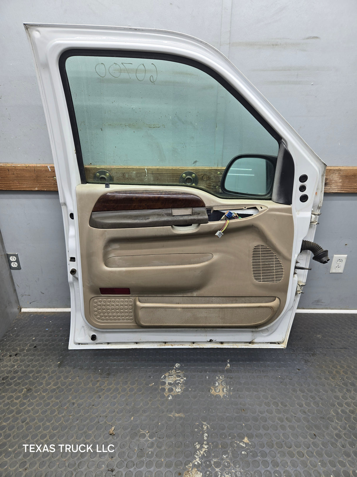 1999-2011 Ford Super Duty LH Driver Side Front Door F250 F350 F450 F550