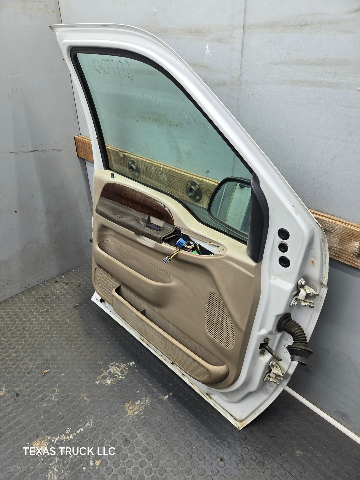 1999-2011 Ford Super Duty LH Driver Side Front Door F250 F350 F450 F550