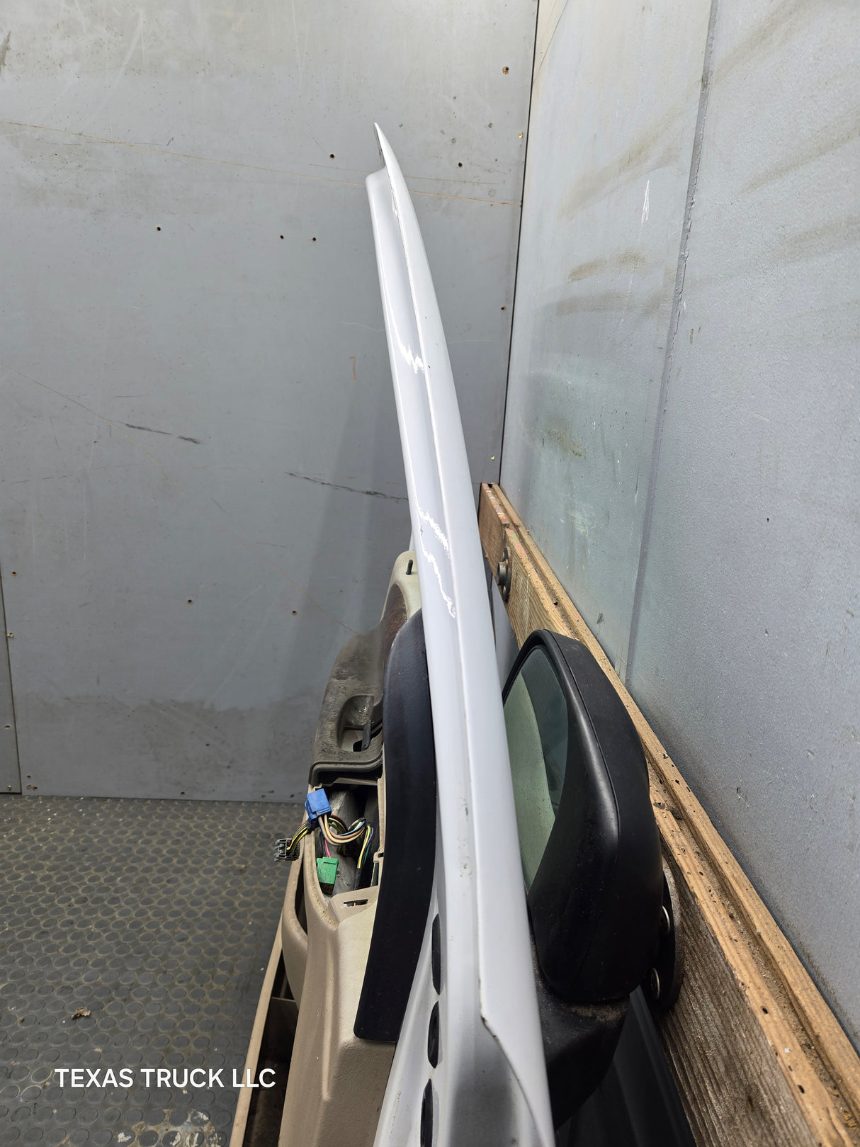 1999-2011 Ford Super Duty LH Driver Side Front Door F250 F350 F450 F550