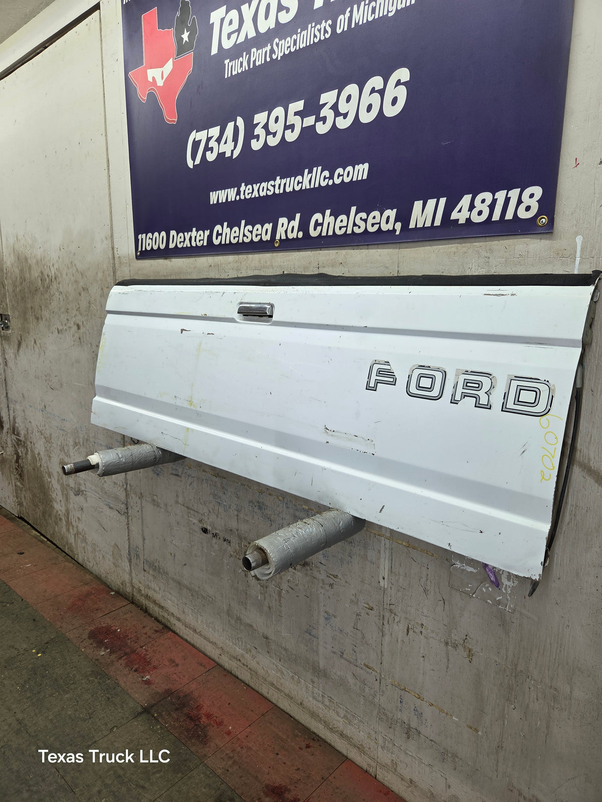 1980-1986 Bullnose / Bricknose / OBS Ford F100 F150 F250 F350 Tailgate