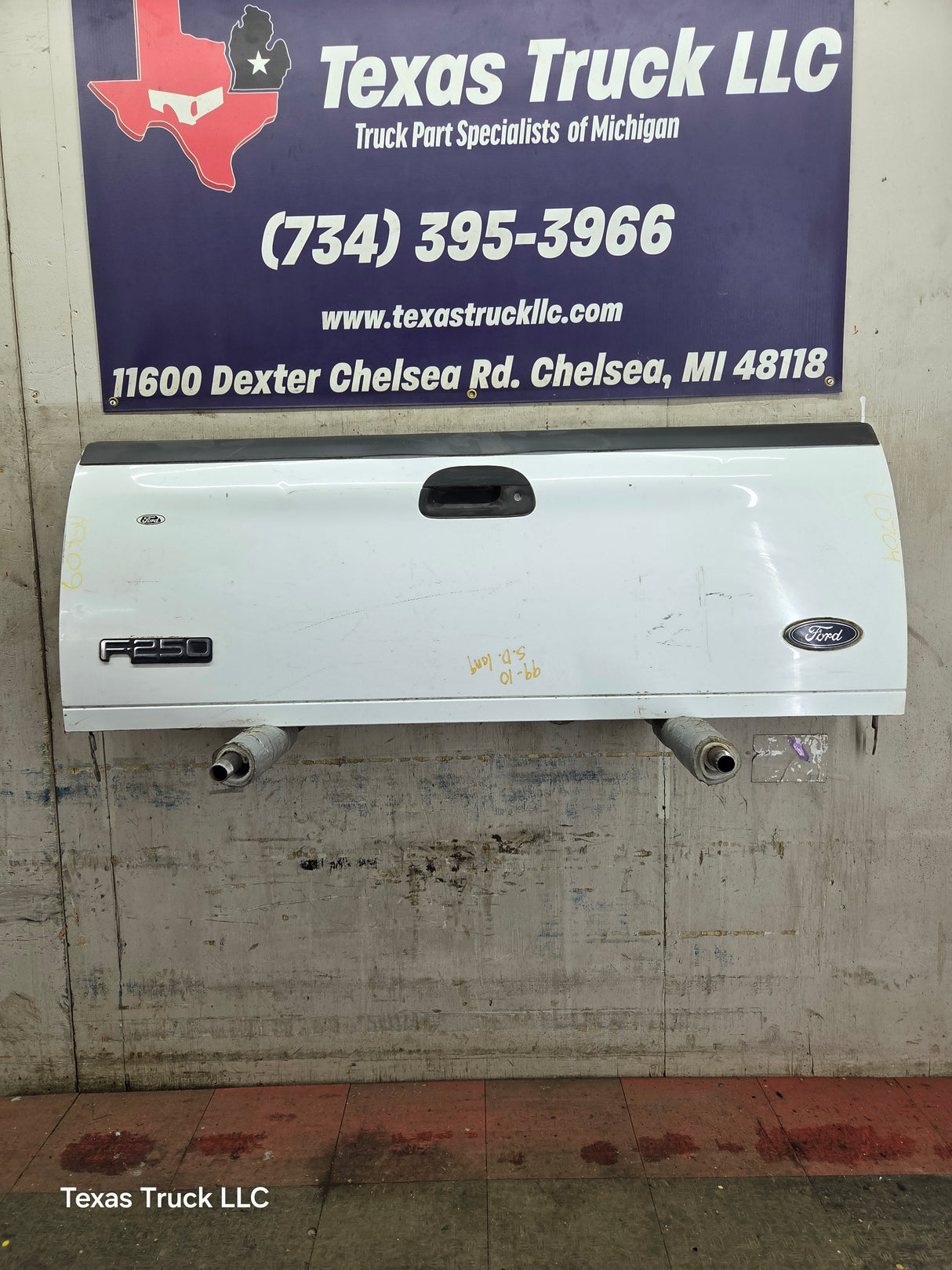 1997-2003 F150 / 1999-2007 Ford F250 F350 F450 F550 Super Duty Tailgate