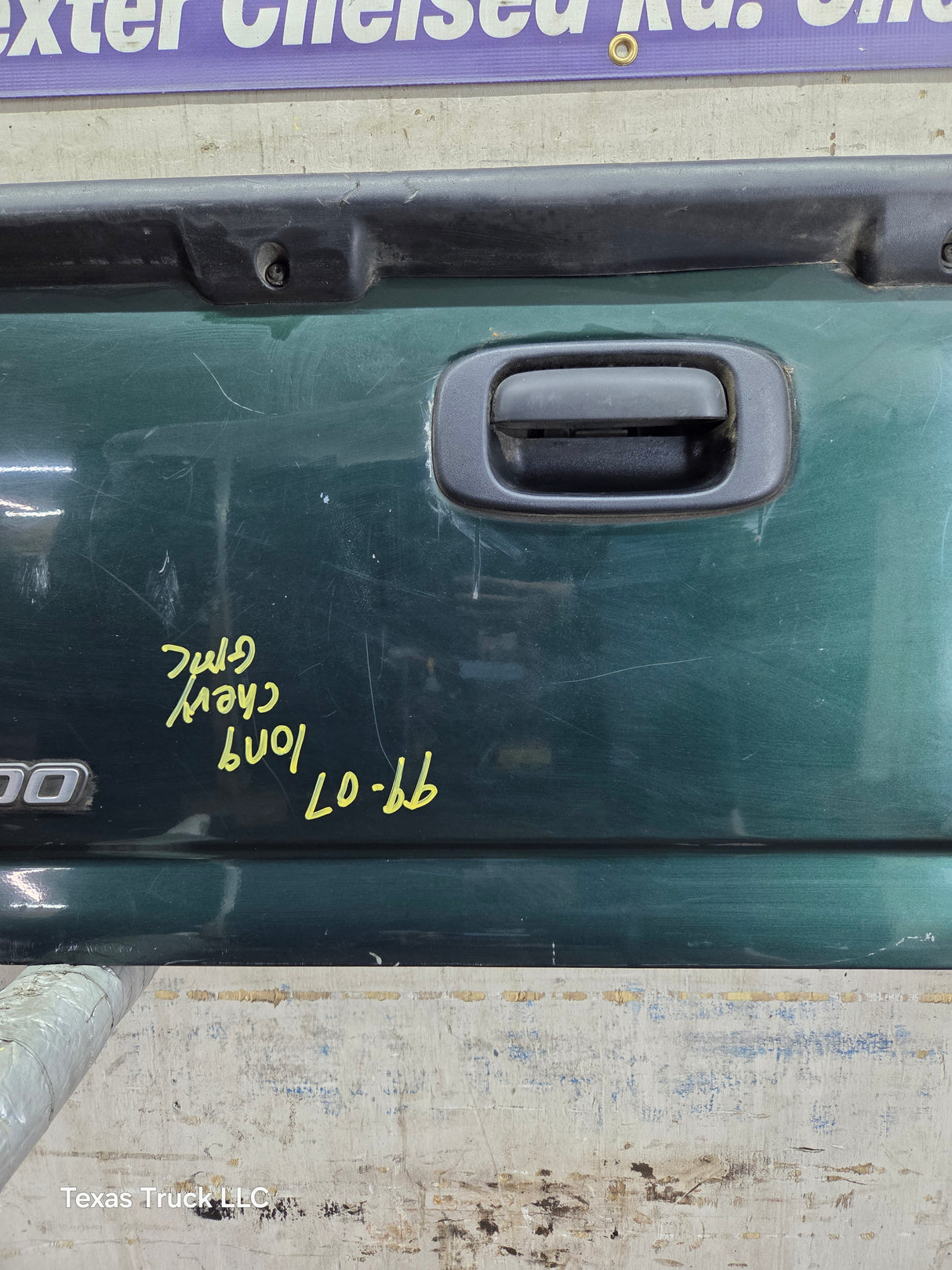 1999-2007 Chevrolet Silverado / GMC Sierra 1500 2500 3500 Tailgate