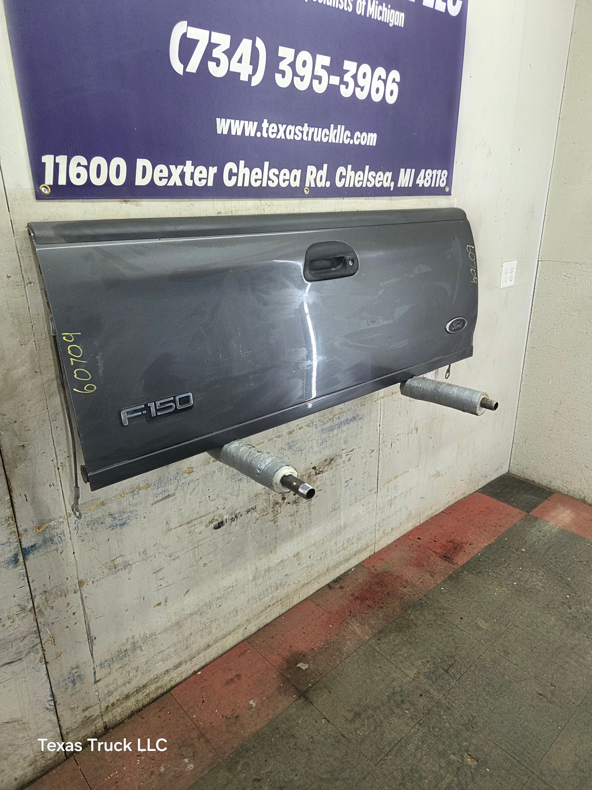 1997-2003 F150 / 1999-2007 Ford F250 F350 F450 F550 Super Duty Tailgate