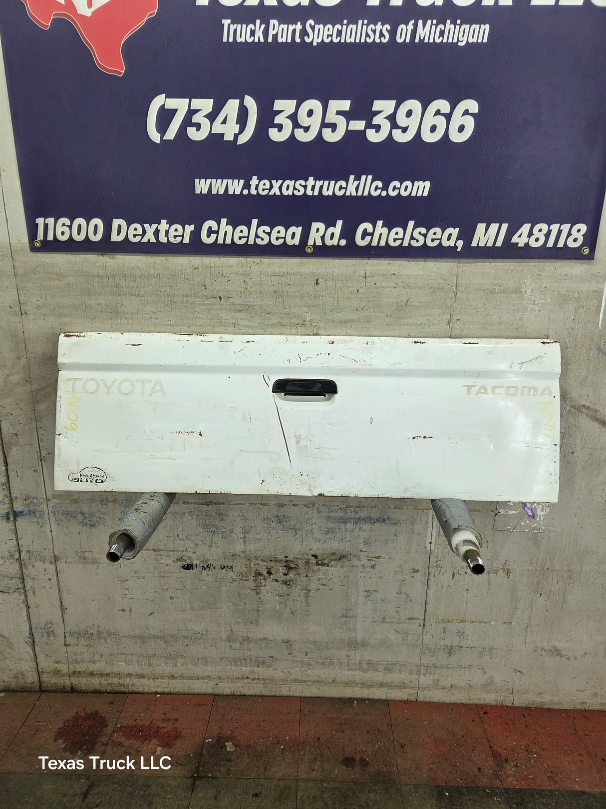 1995-2004 Toyota Tacoma Tailgate - White