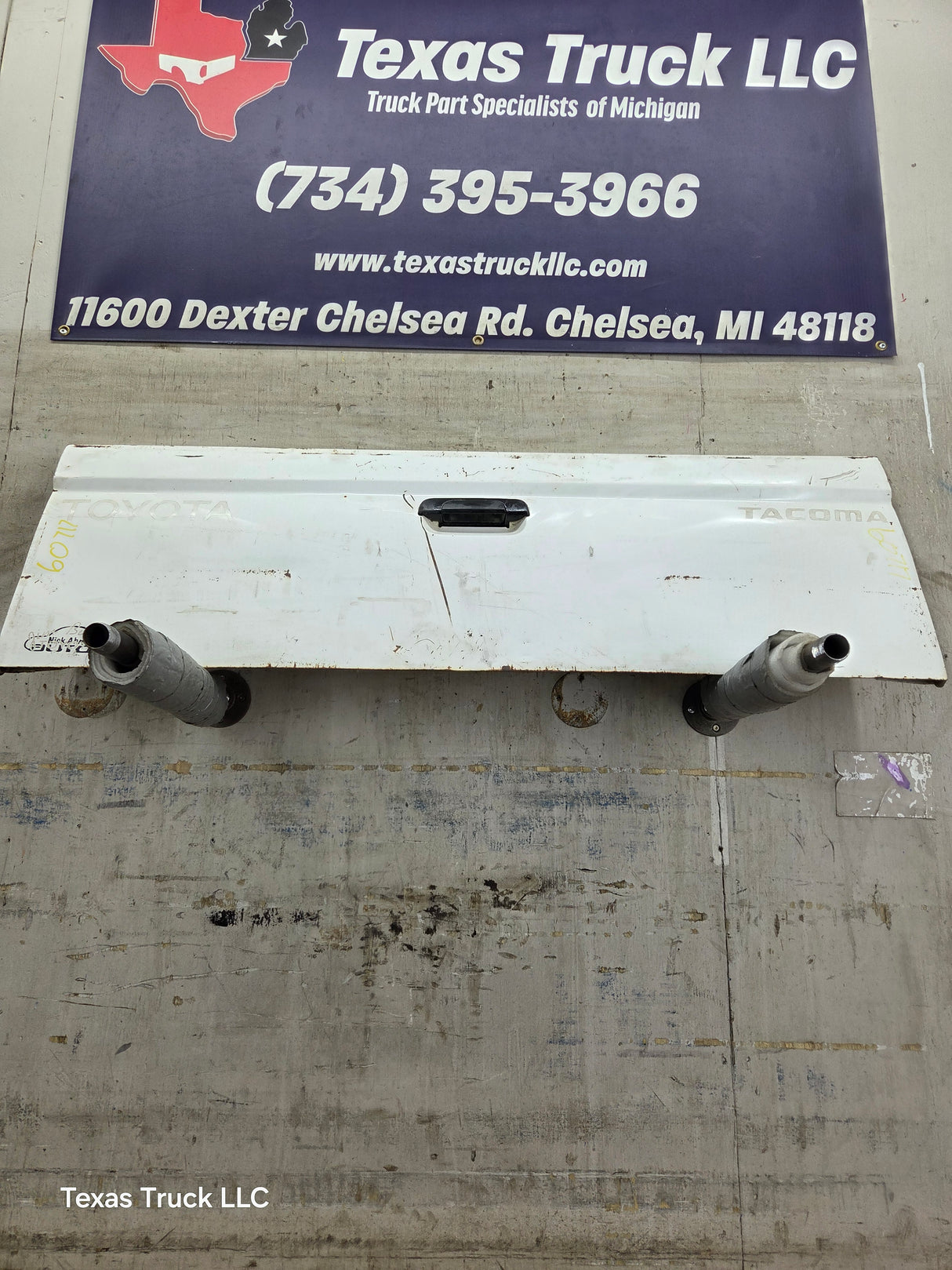 1995-2004 Toyota Tacoma Tailgate - White