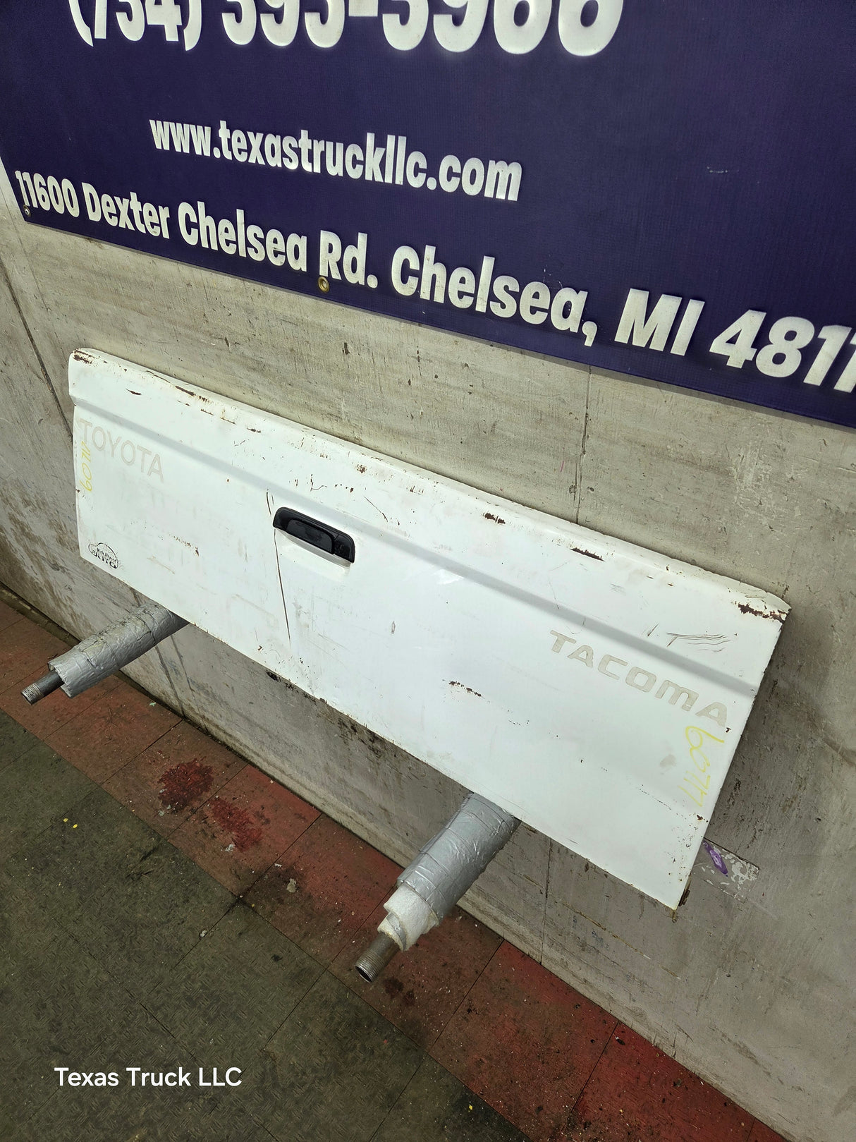 1995-2004 Toyota Tacoma Tailgate - White