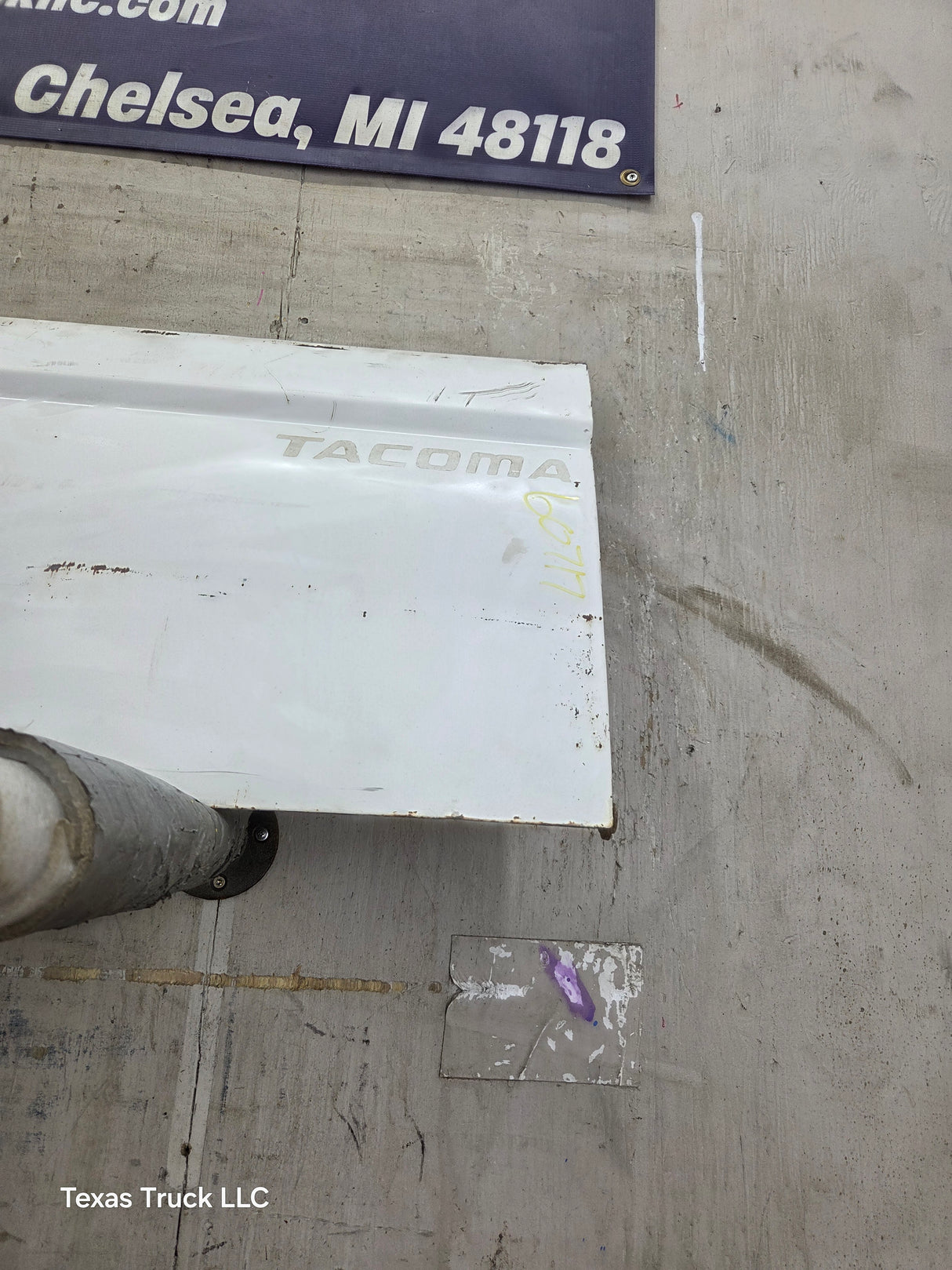1995-2004 Toyota Tacoma Tailgate - White