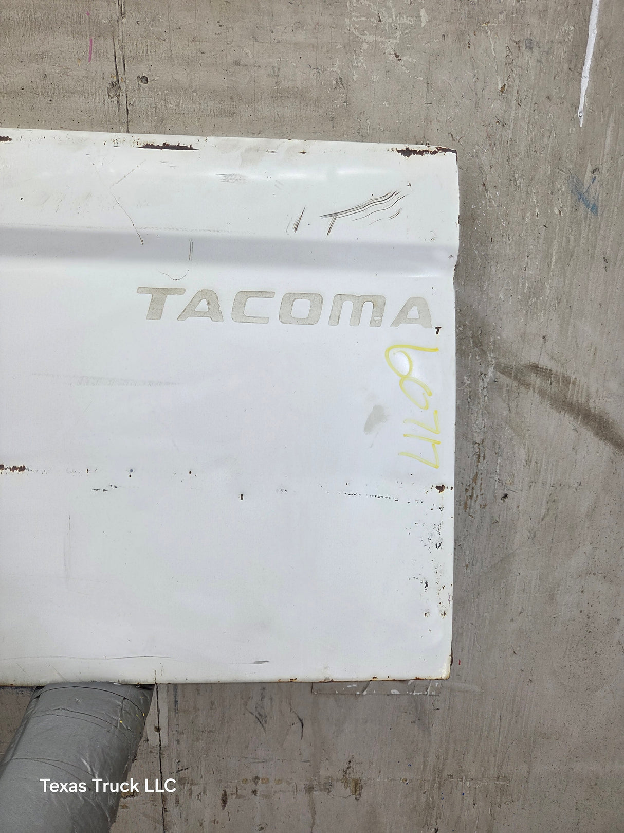 1995-2004 Toyota Tacoma Tailgate - White