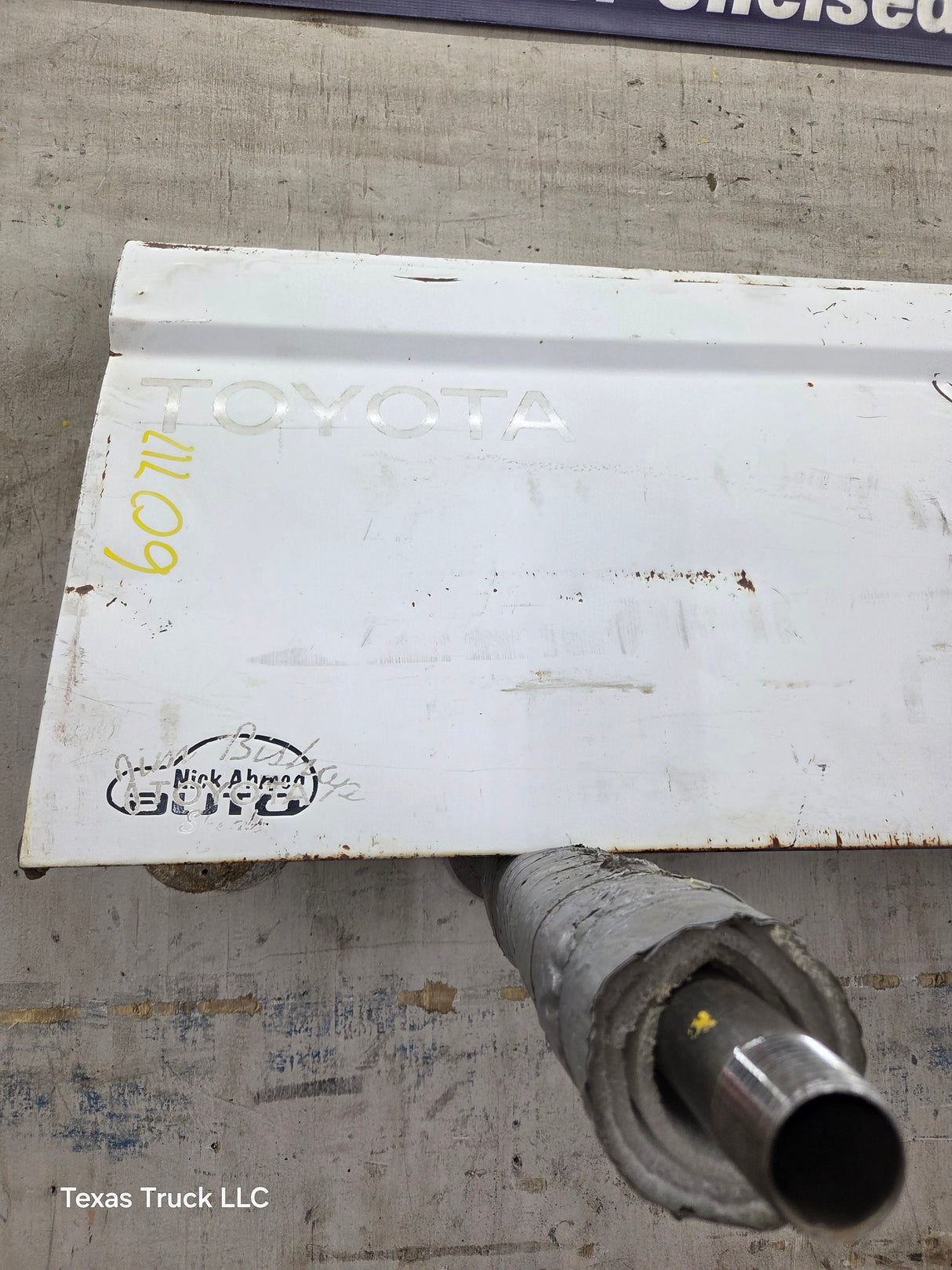 1995-2004 Toyota Tacoma Tailgate - White