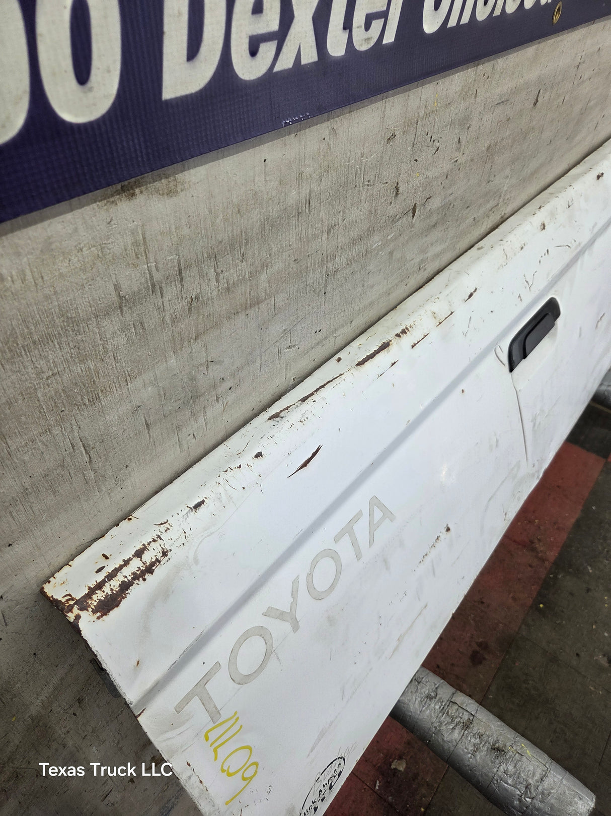 1995-2004 Toyota Tacoma Tailgate - White