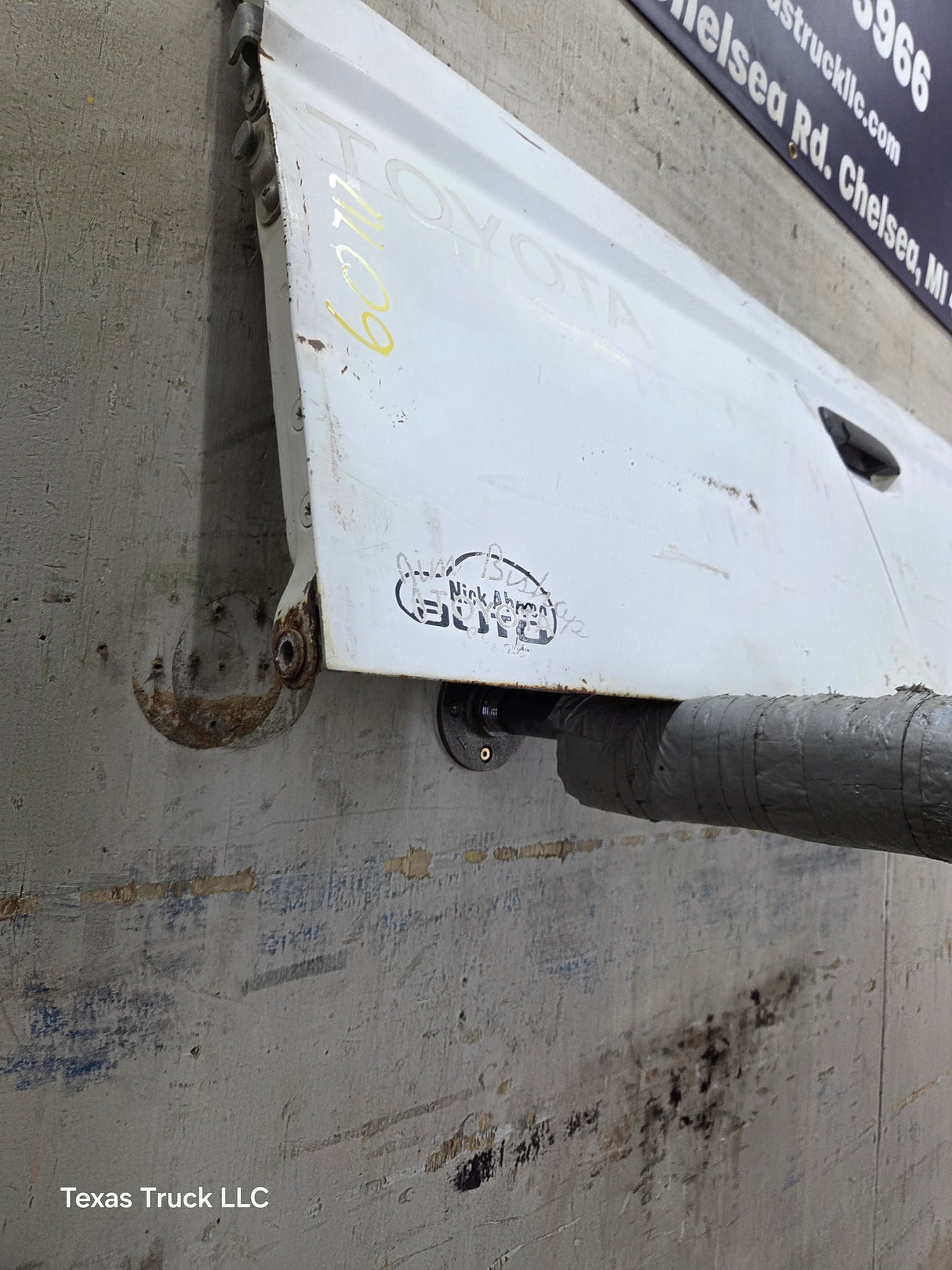 1995-2004 Toyota Tacoma Tailgate - White