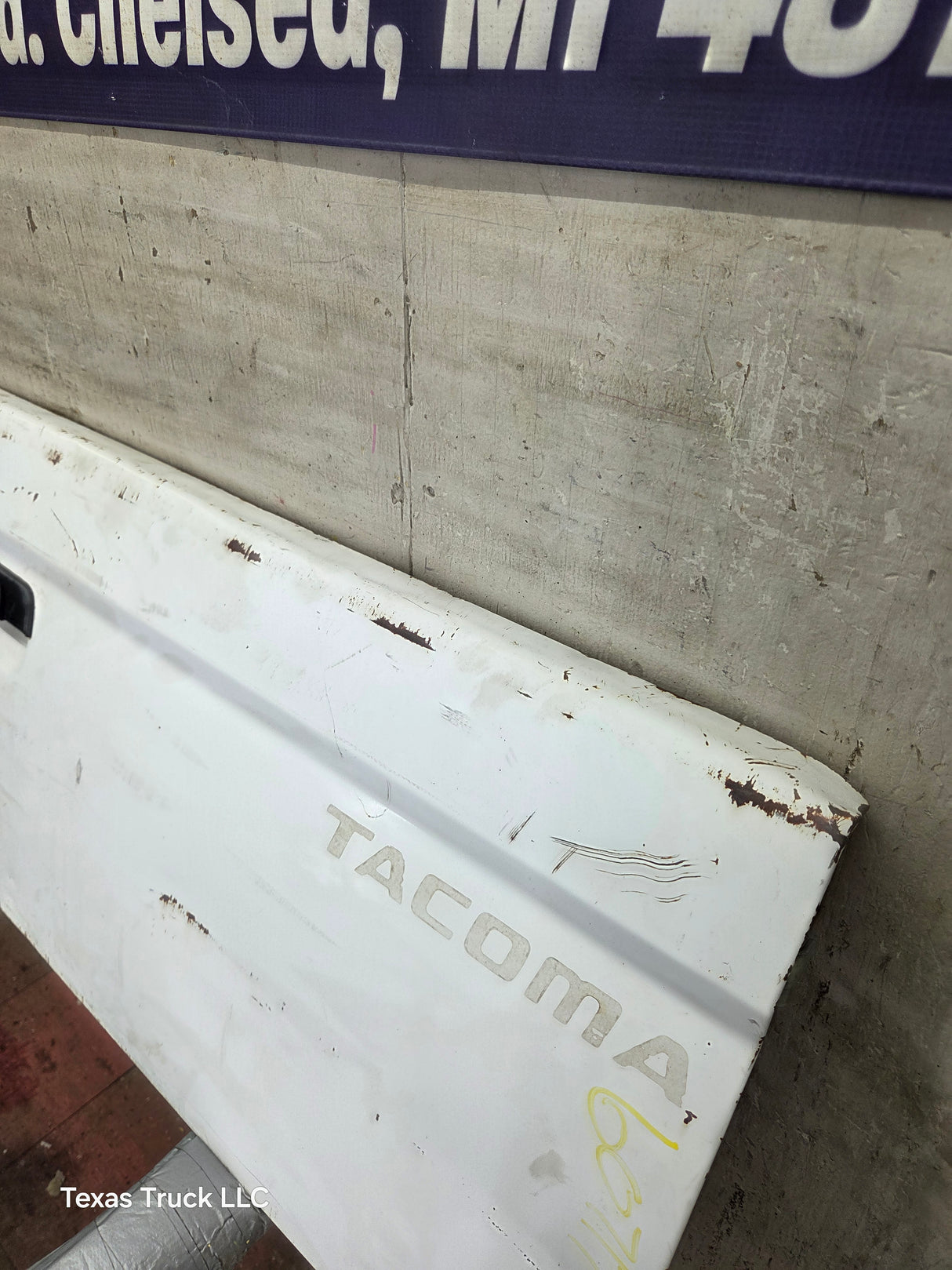 1995-2004 Toyota Tacoma Tailgate - White