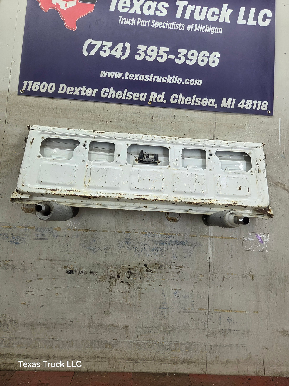 1995-2004 Toyota Tacoma Tailgate - White