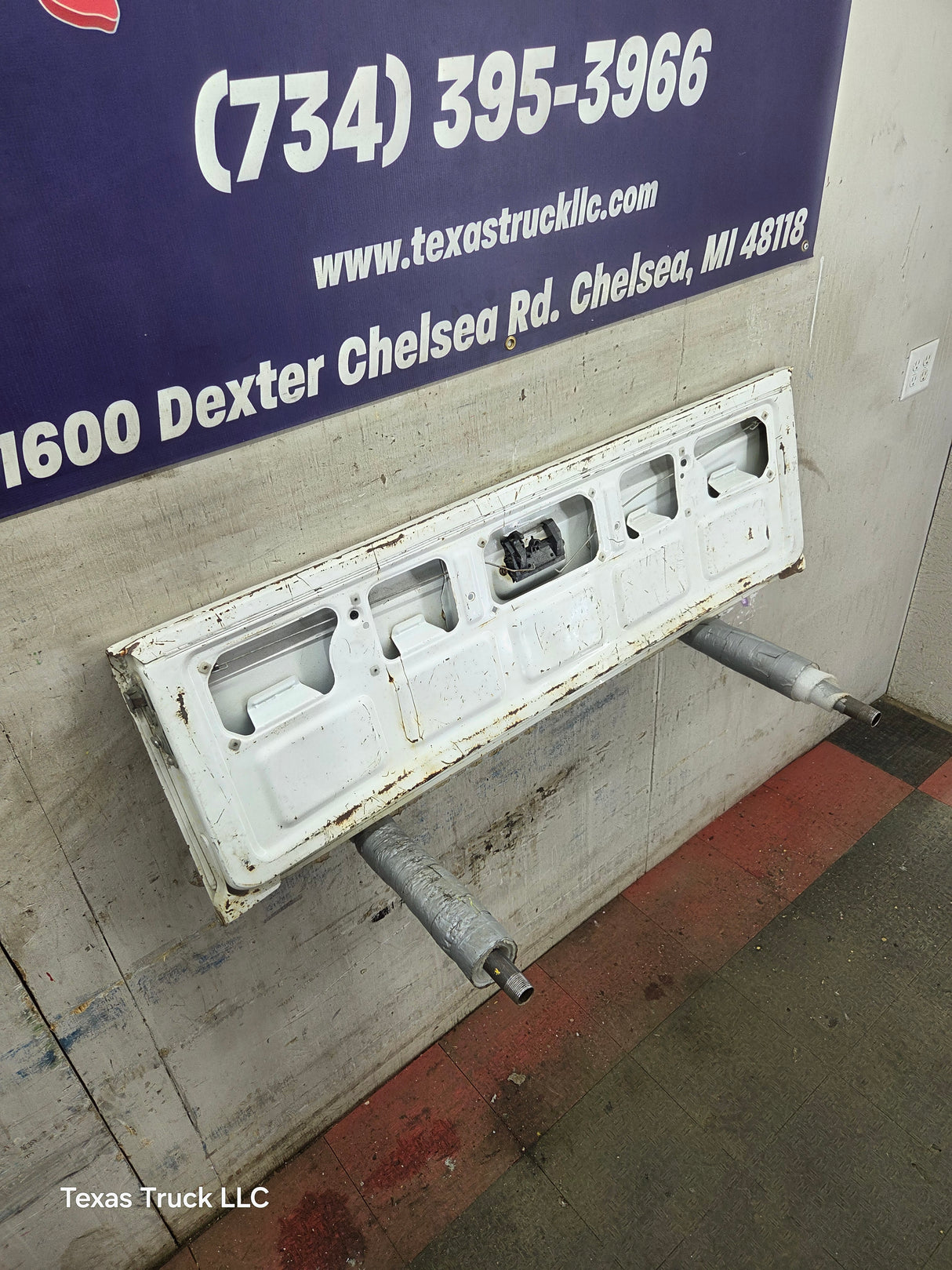 1995-2004 Toyota Tacoma Tailgate - White