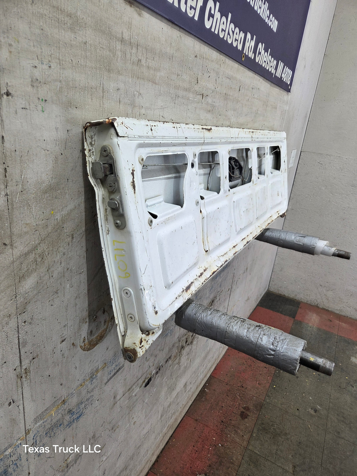 1995-2004 Toyota Tacoma Tailgate - White