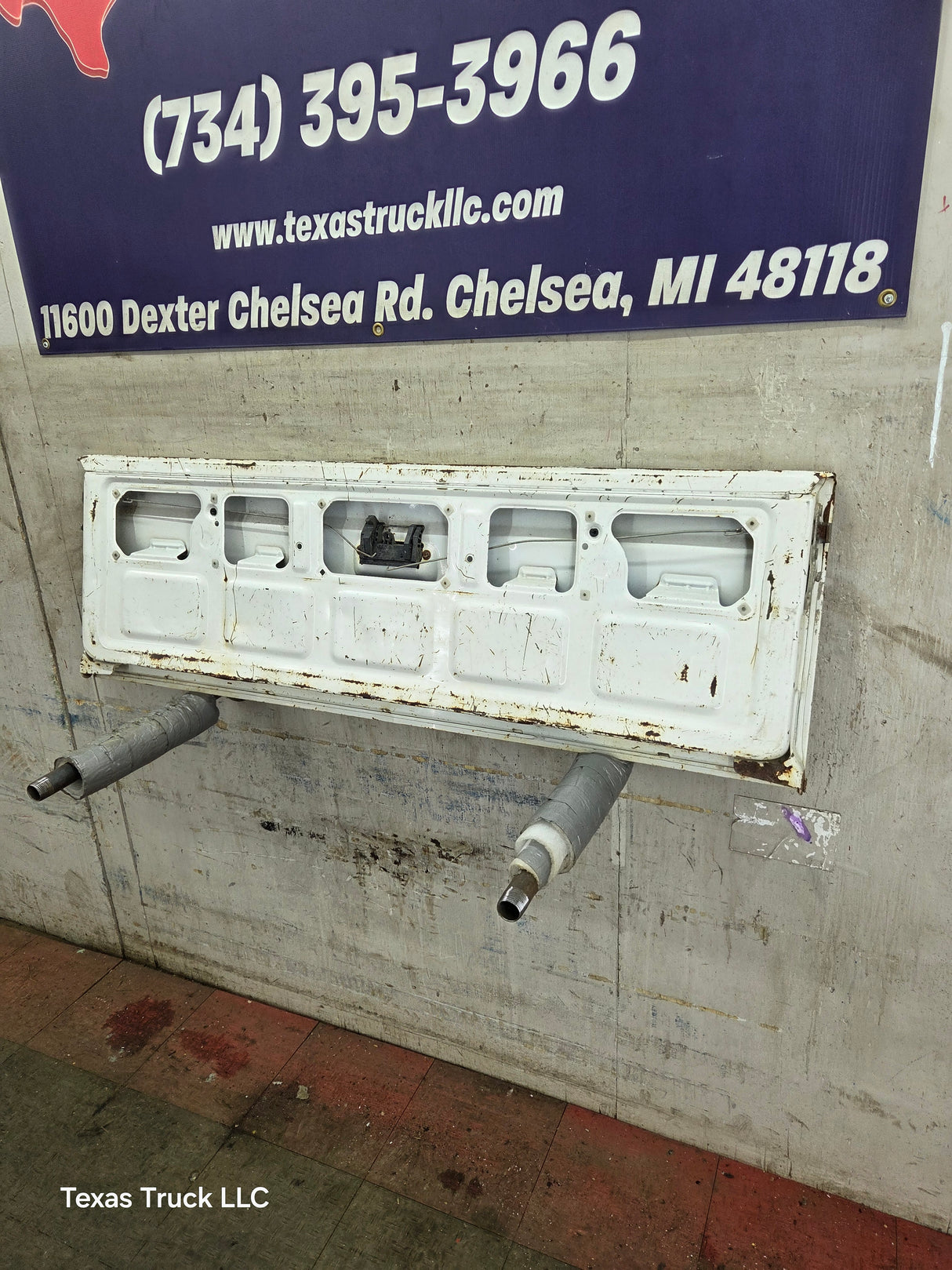 1995-2004 Toyota Tacoma Tailgate - White