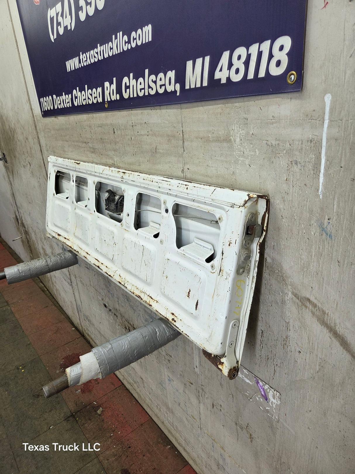 1995-2004 Toyota Tacoma Tailgate - White