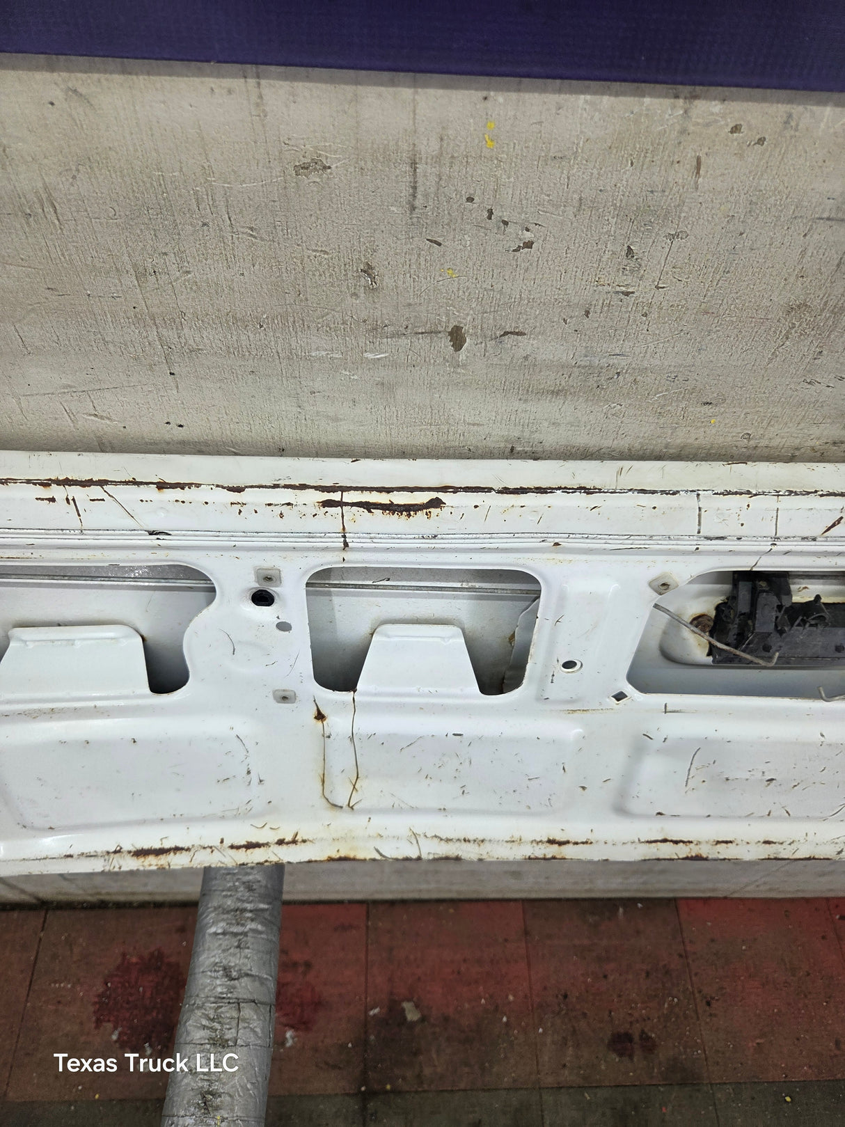 1995-2004 Toyota Tacoma Tailgate - White