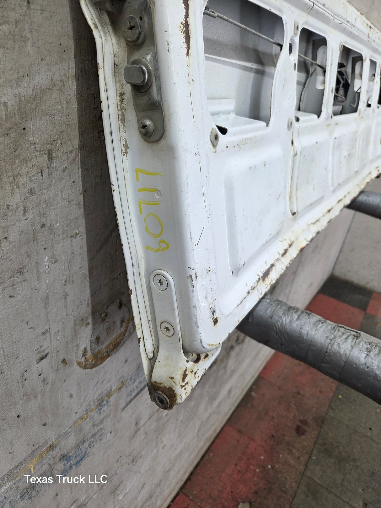 1995-2004 Toyota Tacoma Tailgate - White