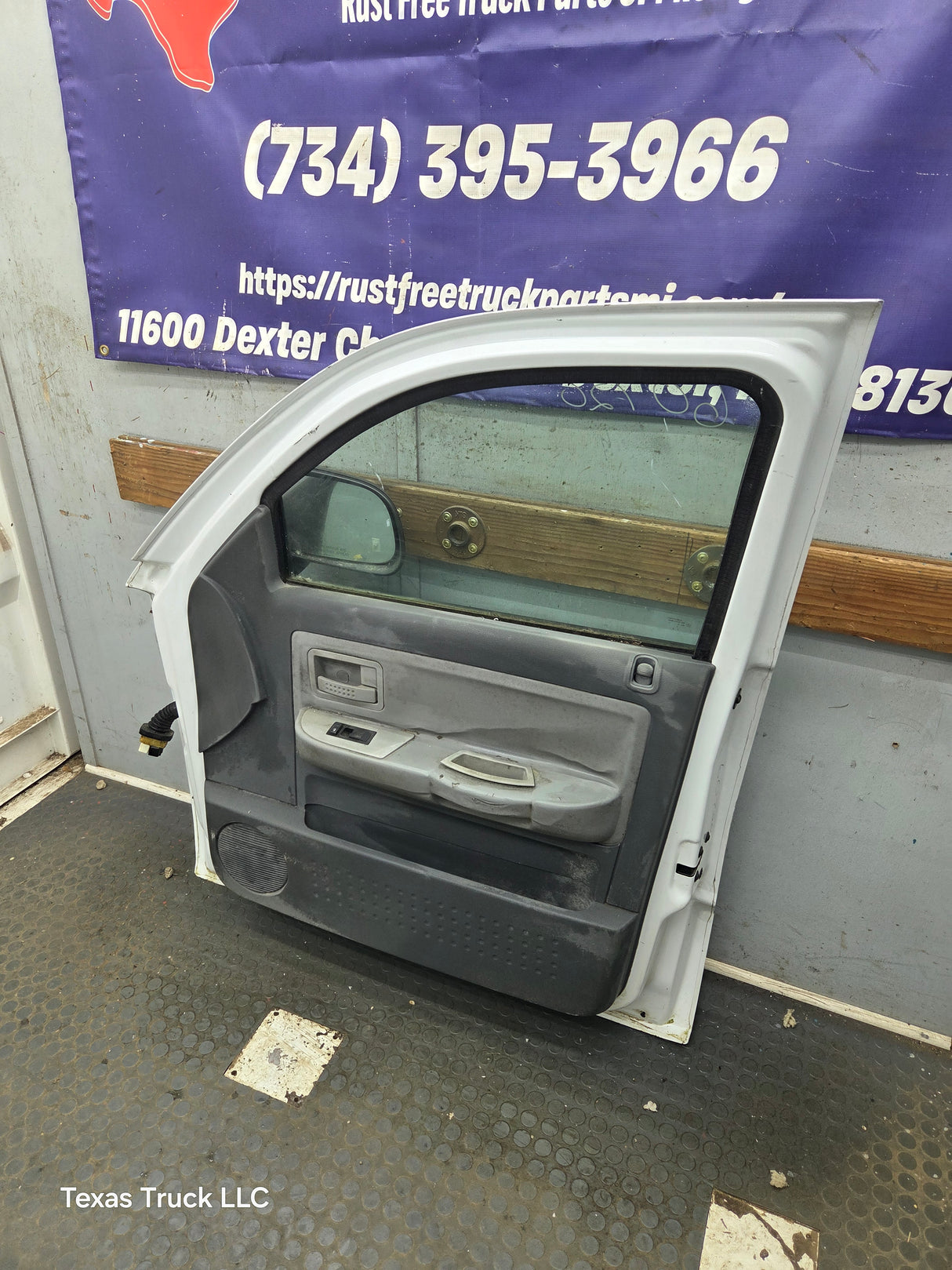 2005-2011 Dodge Dakota Passenger Side RH Front Door