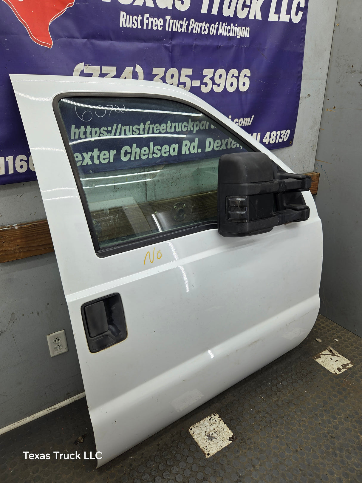 2012-2016 Ford Super Duty RH Passenger Side Front Door F250 F350 F450 F550