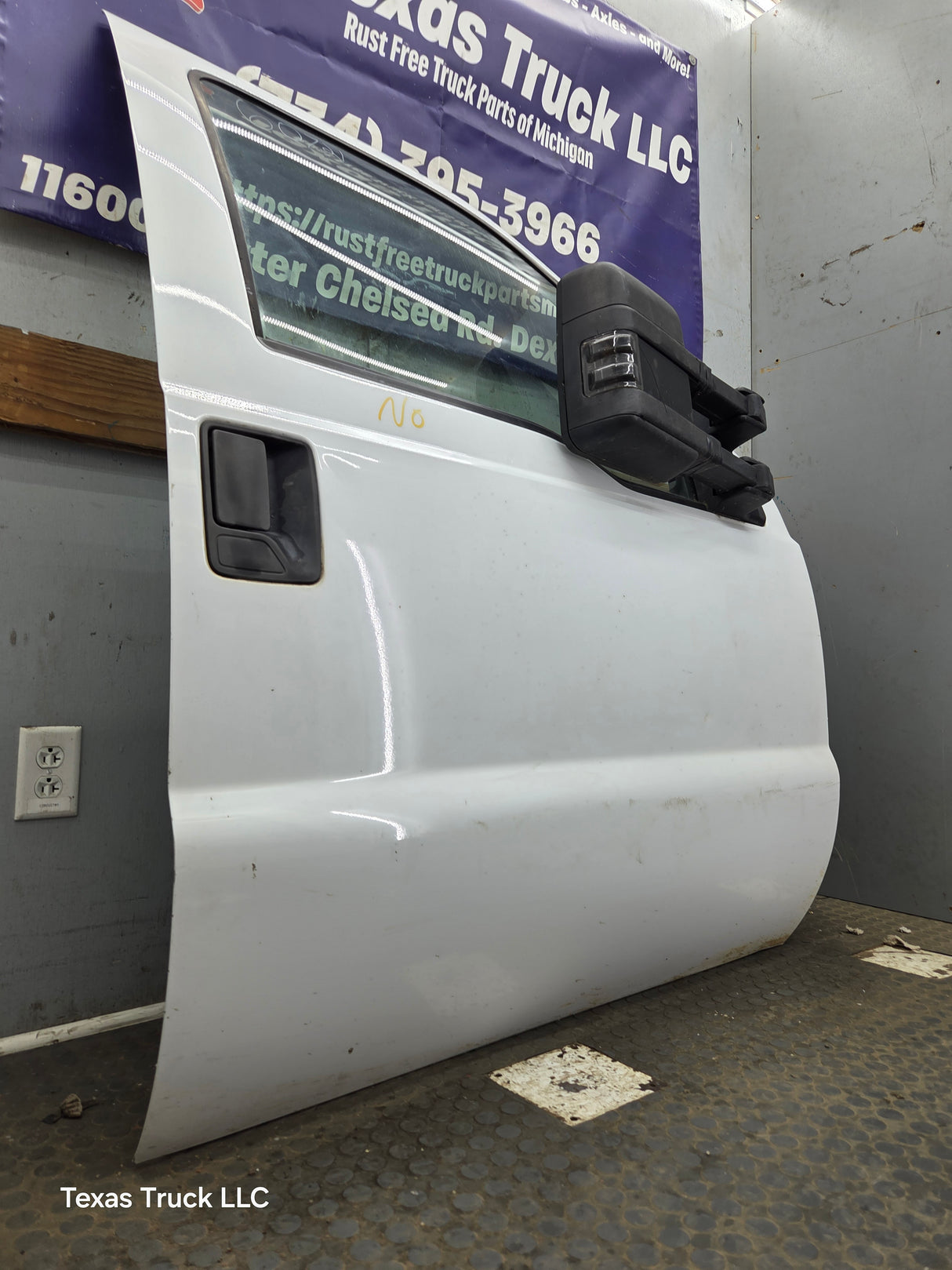 2012-2016 Ford Super Duty RH Passenger Side Front Door F250 F350 F450 F550