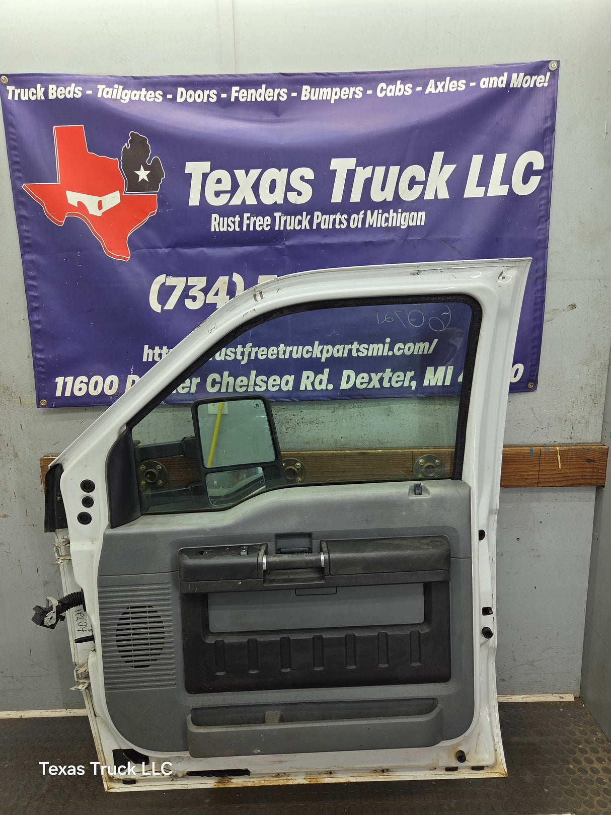 2012-2016 Ford Super Duty RH Passenger Side Front Door F250 F350 F450 F550