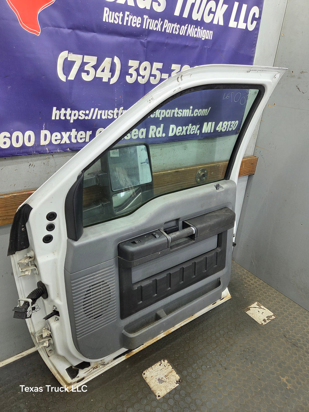 2012-2016 Ford Super Duty RH Passenger Side Front Door F250 F350 F450 F550