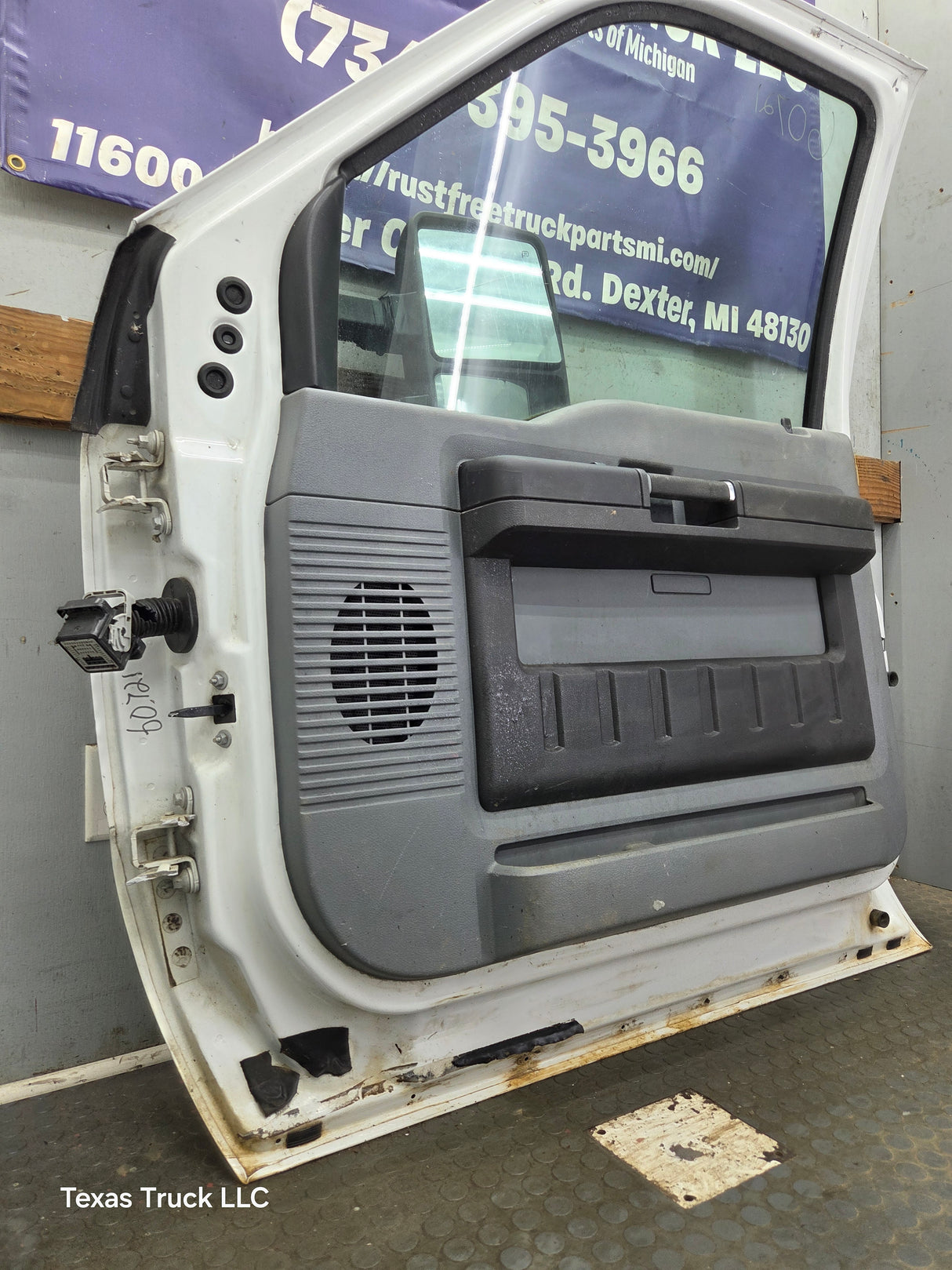 2012-2016 Ford Super Duty RH Passenger Side Front Door F250 F350 F450 F550