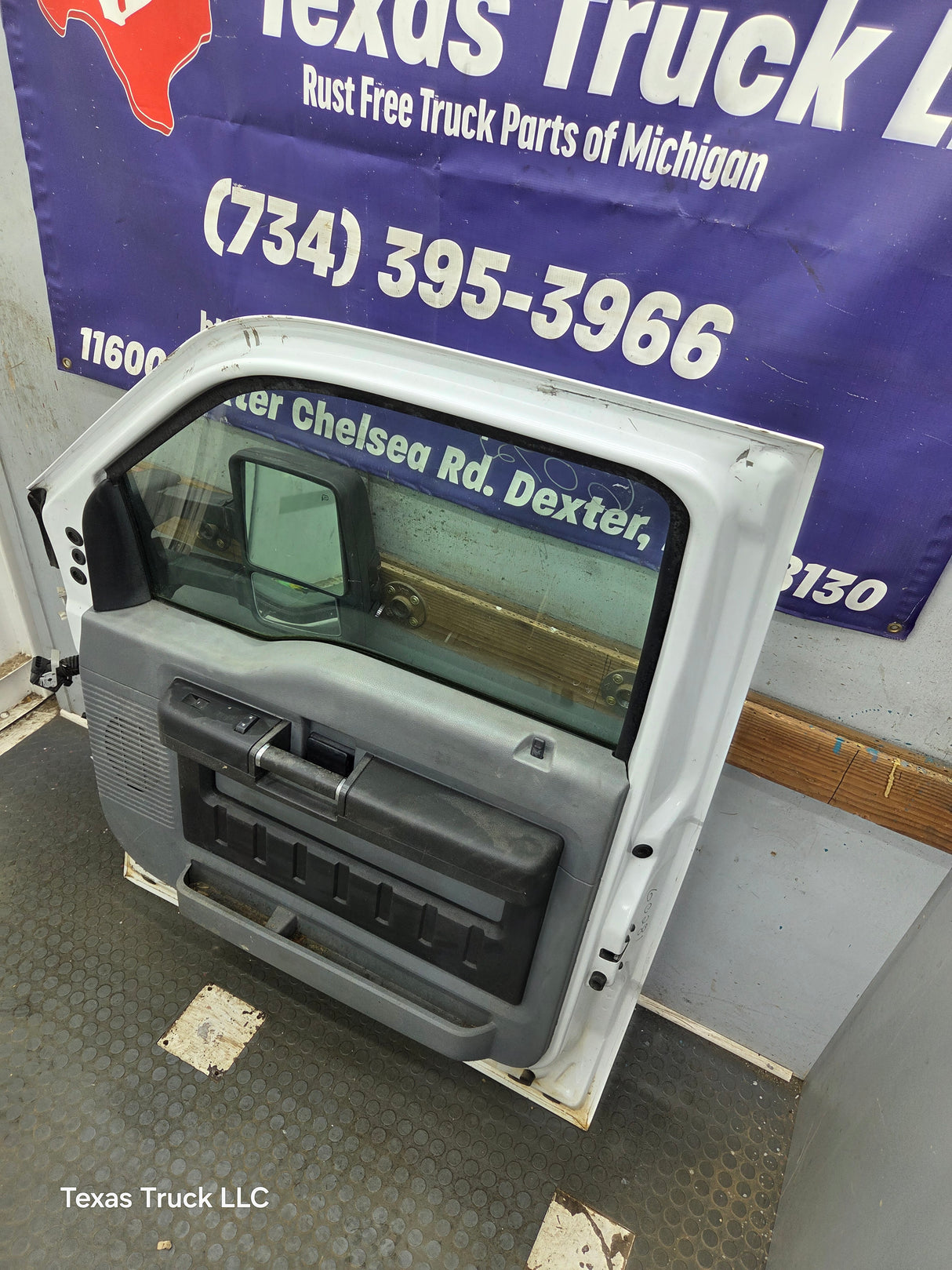 2012-2016 Ford Super Duty RH Passenger Side Front Door F250 F350 F450 F550