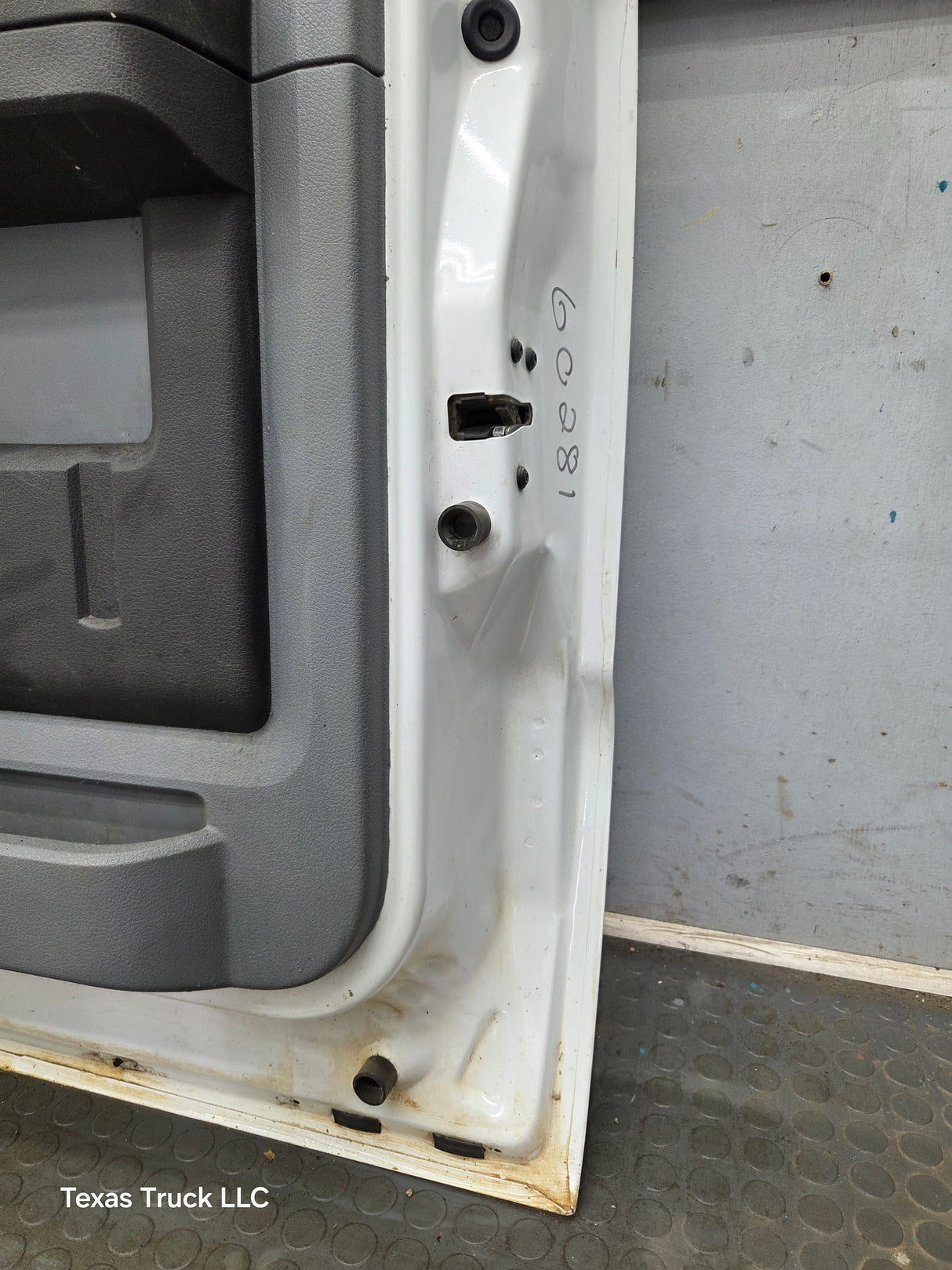 2012-2016 Ford Super Duty RH Passenger Side Front Door F250 F350 F450 F550