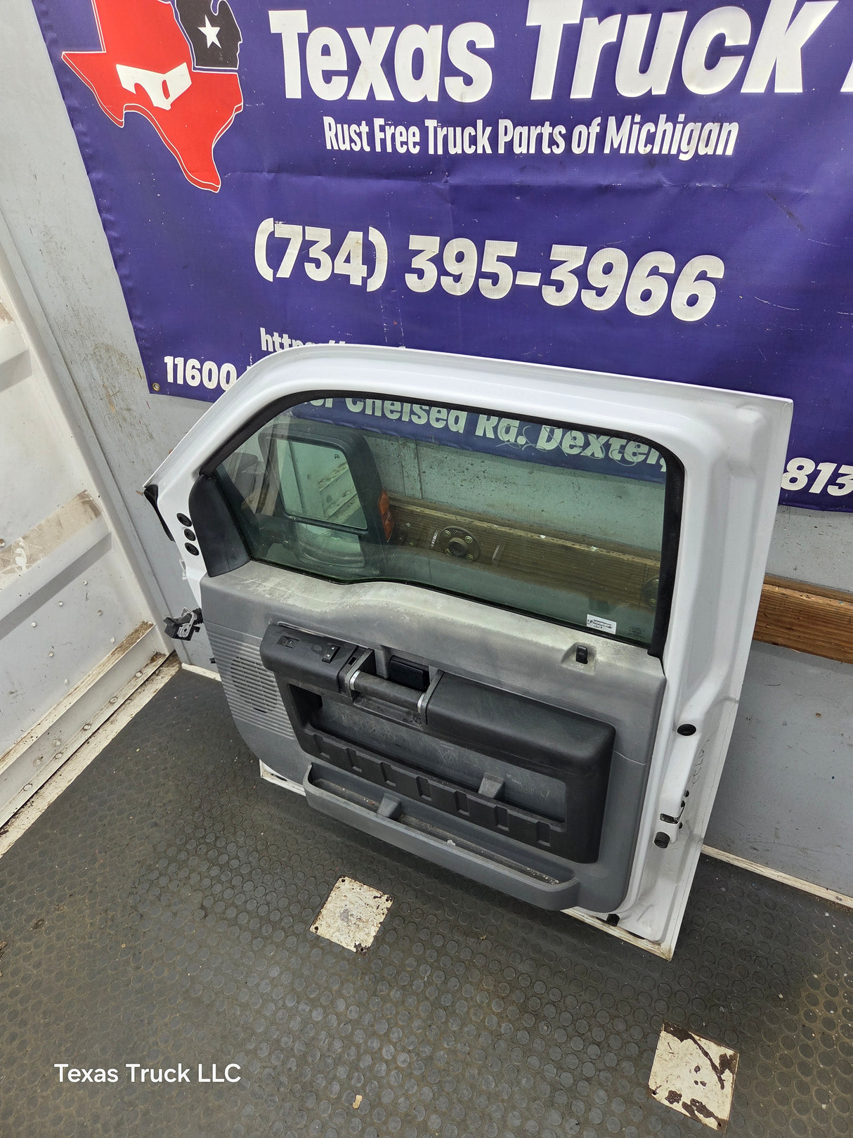 2012-2016 Ford Super Duty RH Passenger Side Front Door F250 F350 F450 F550