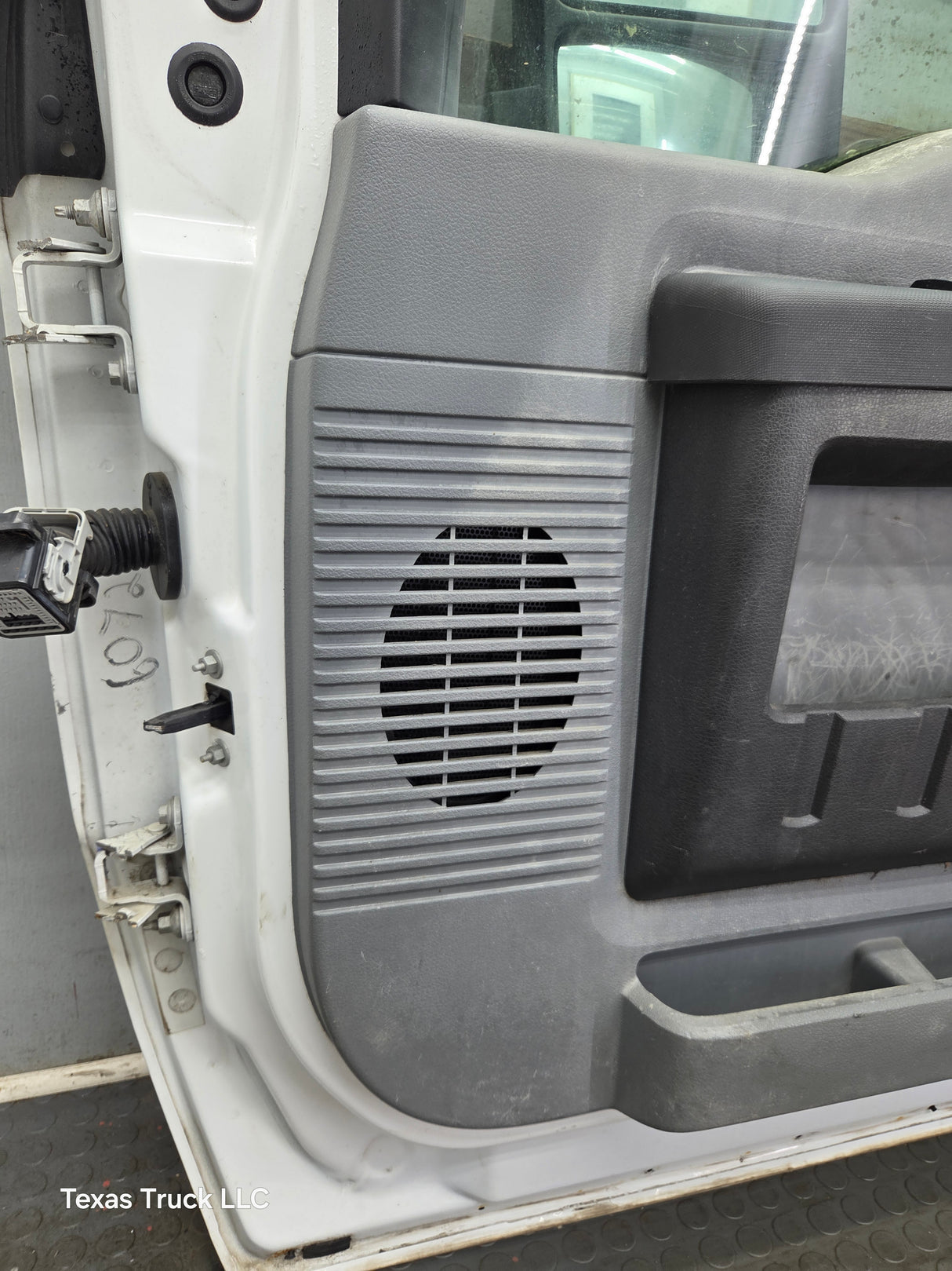 2012-2016 Ford Super Duty RH Passenger Side Front Door F250 F350 F450 F550