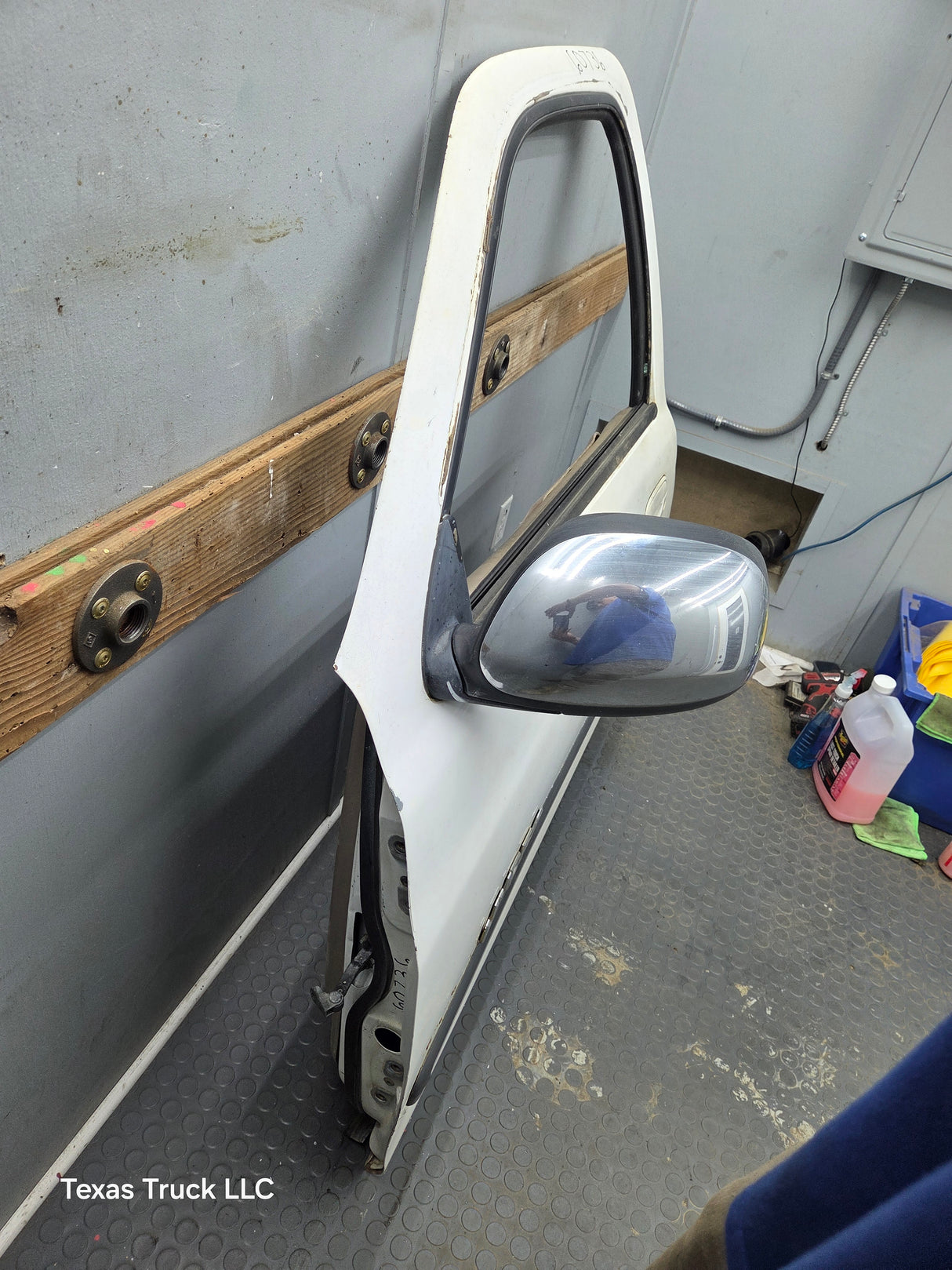 2000-2006 Toyota Tundra Front Left Hand Driver Side 1st Gen Door