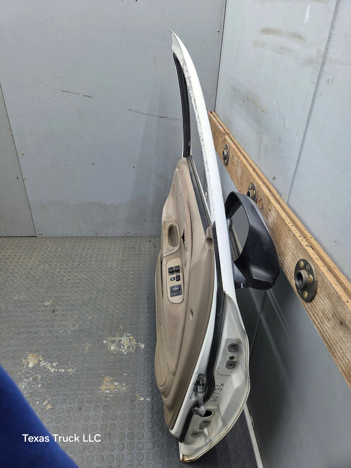 2000-2006 Toyota Tundra Front Left Hand Driver Side 1st Gen Door