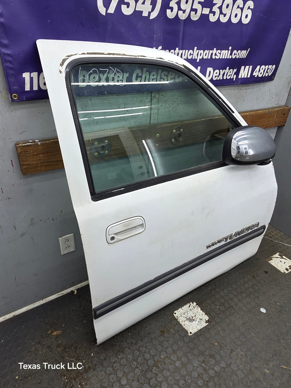 2000-2006 Toyota Tundra Front Right Hand Passenger Side 1st Gen Door