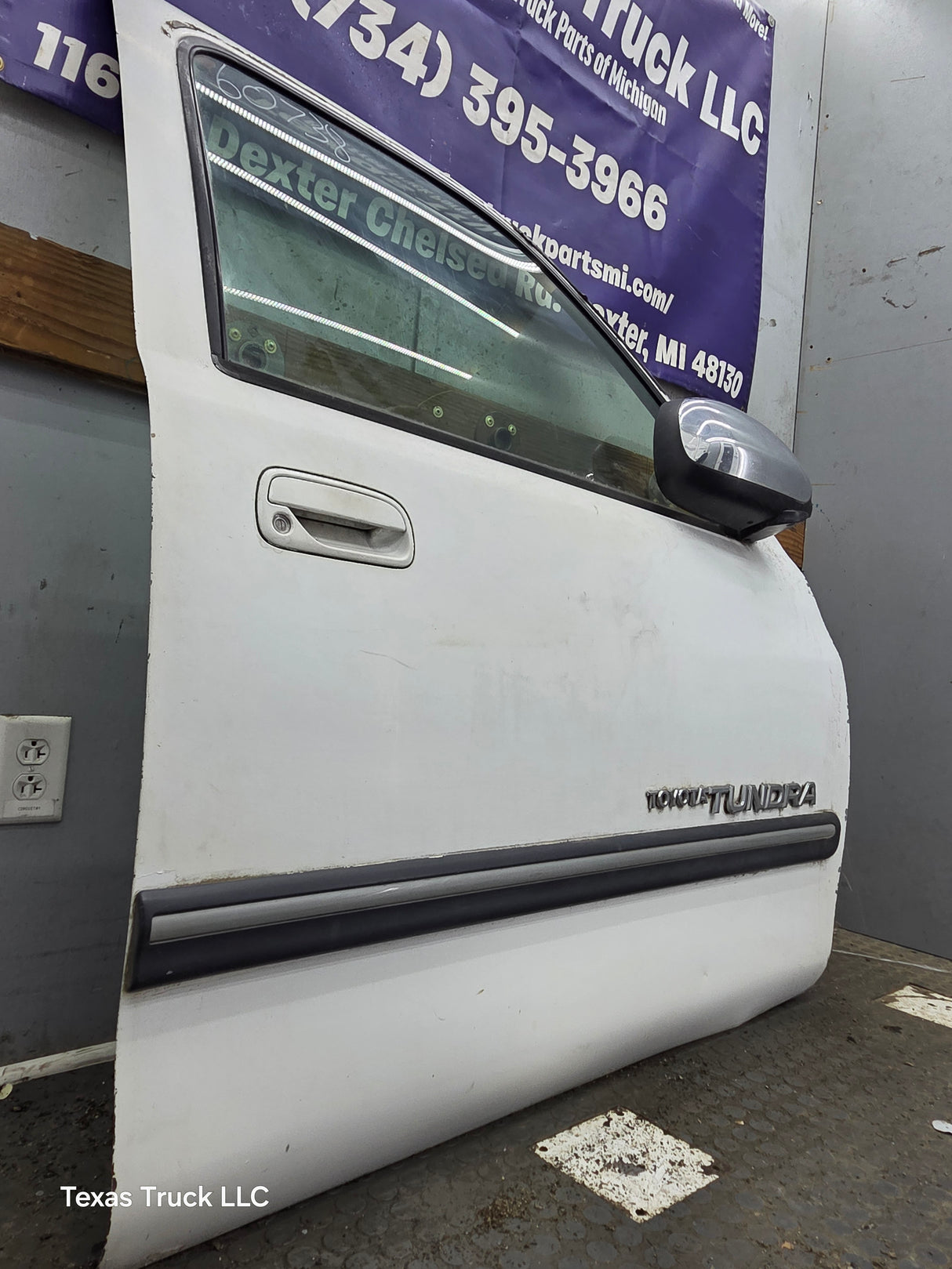2000-2006 Toyota Tundra Front Right Hand Passenger Side 1st Gen Door