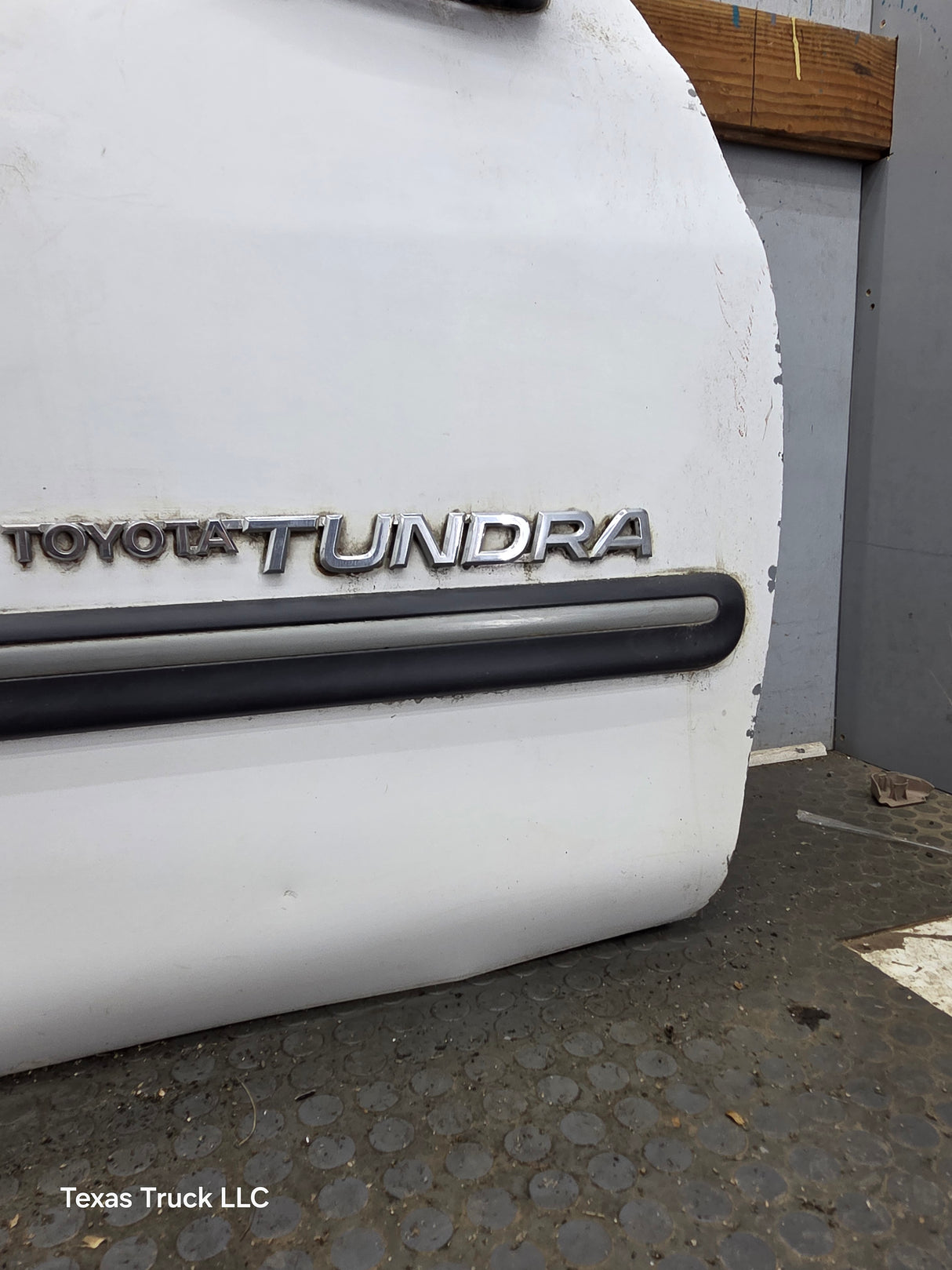 2000-2006 Toyota Tundra Front Right Hand Passenger Side 1st Gen Door