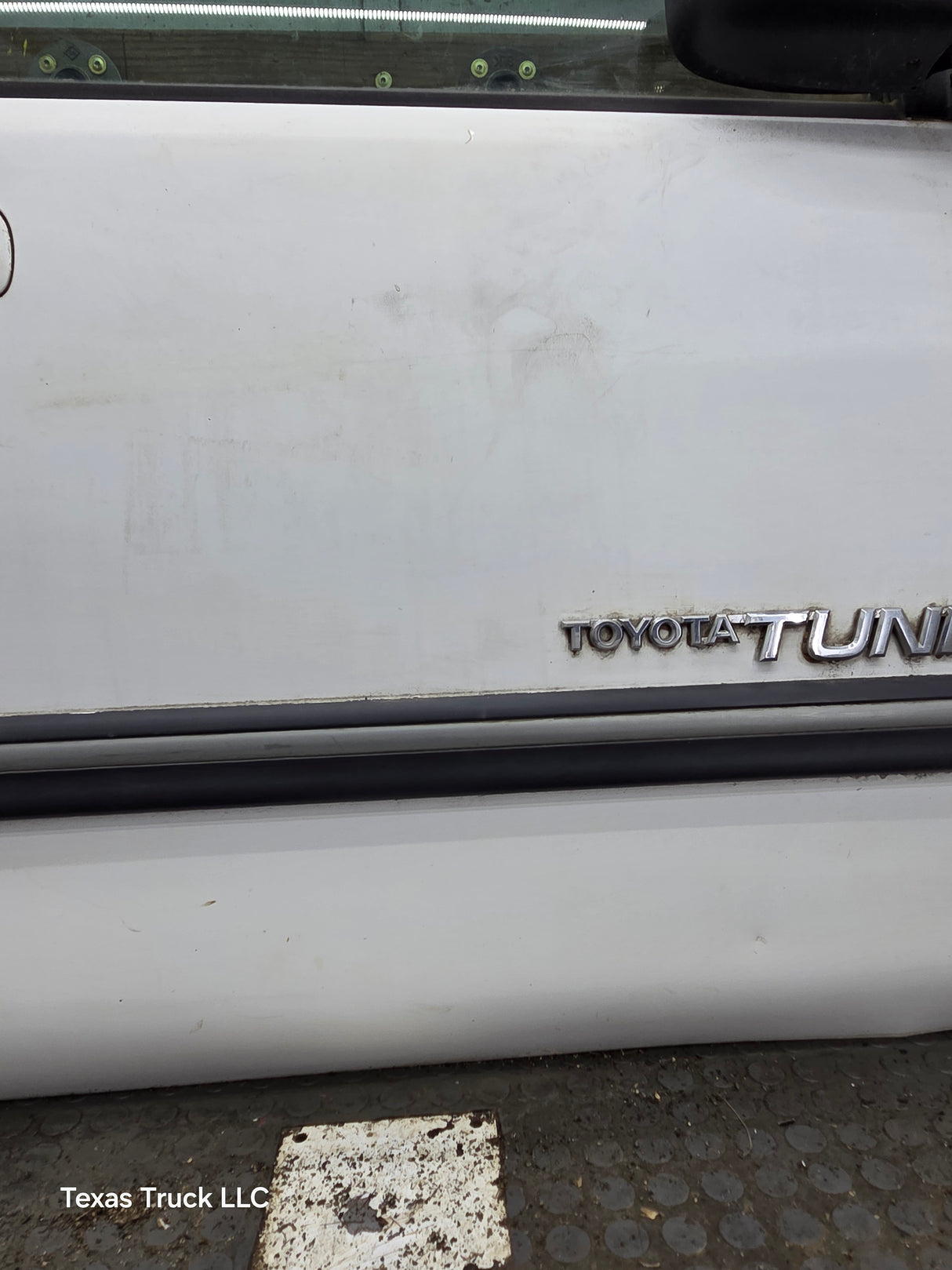 2000-2006 Toyota Tundra Front Right Hand Passenger Side 1st Gen Door