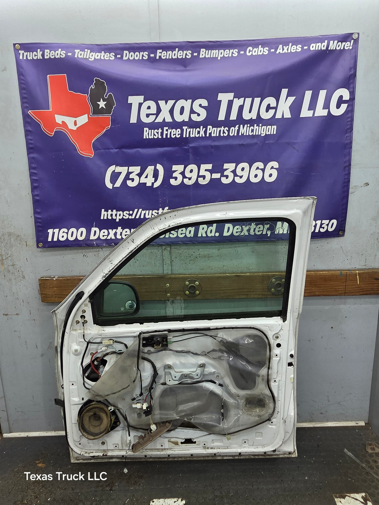 2000-2006 Toyota Tundra Front Right Hand Passenger Side 1st Gen Door