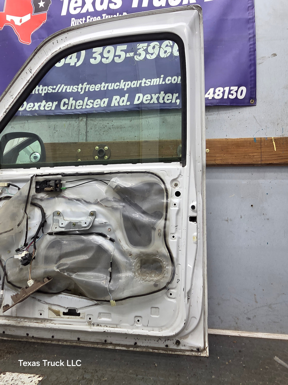 2000-2006 Toyota Tundra Front Right Hand Passenger Side 1st Gen Door