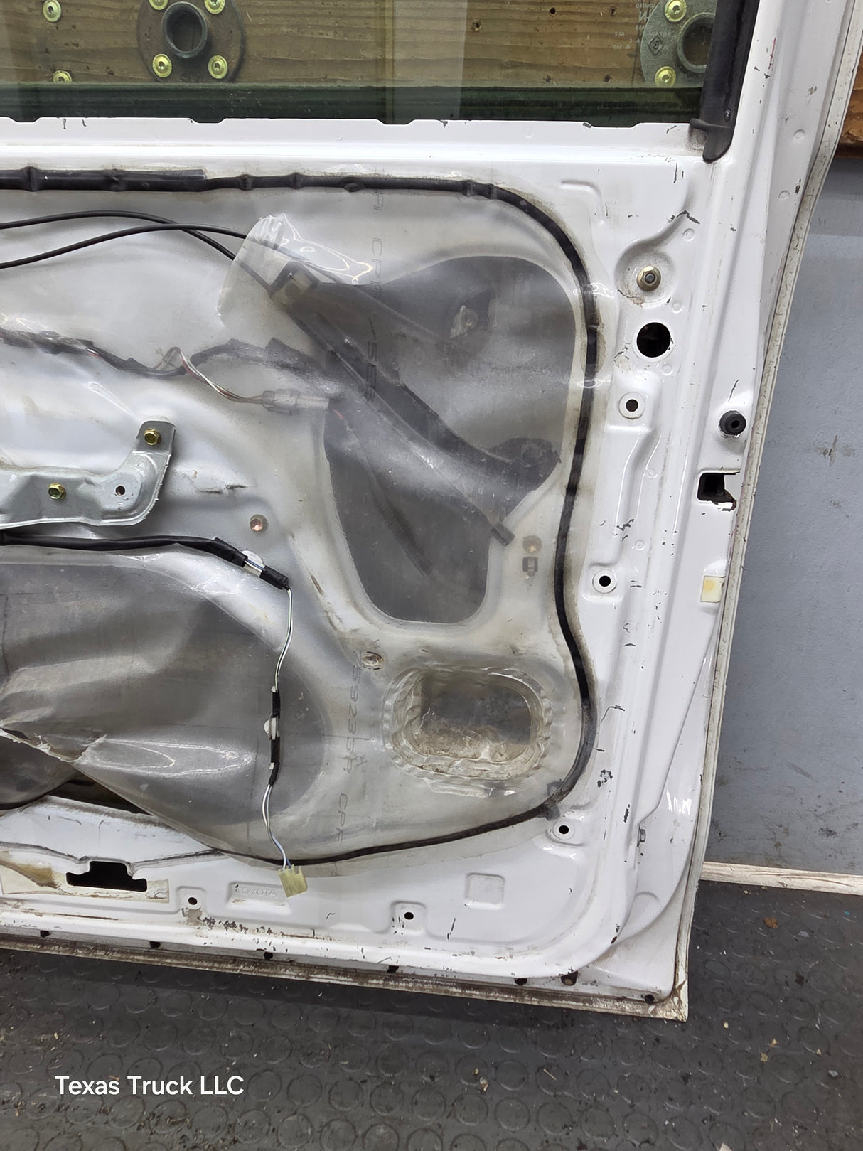 2000-2006 Toyota Tundra Front Right Hand Passenger Side 1st Gen Door