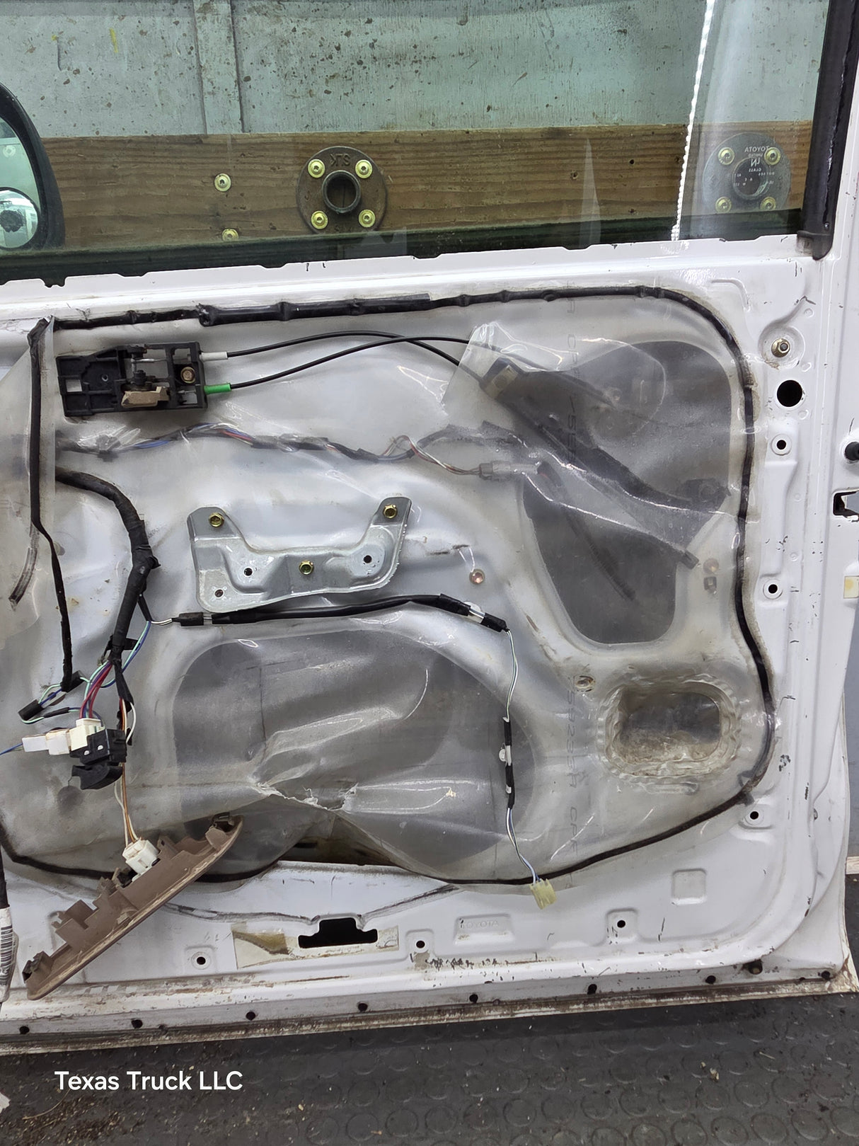 2000-2006 Toyota Tundra Front Right Hand Passenger Side 1st Gen Door